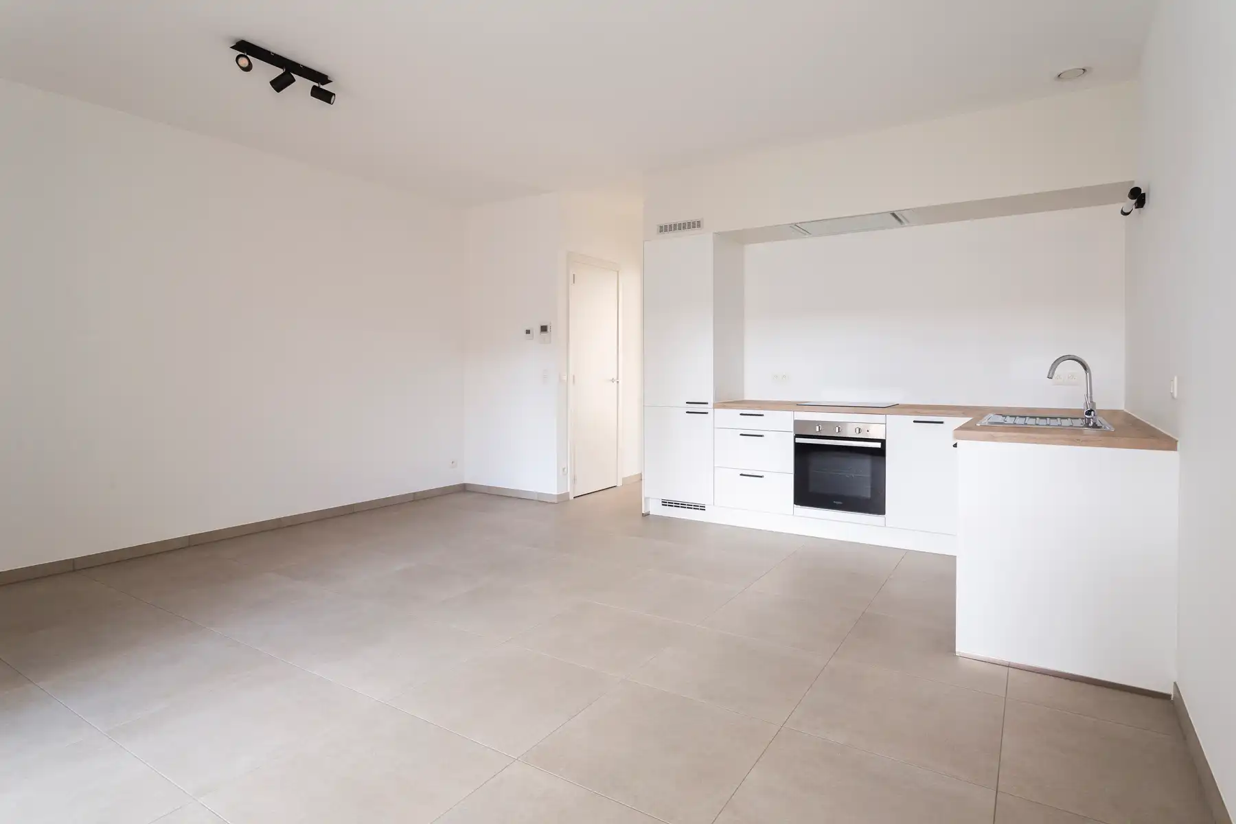 &nbsp;Gloednieuwe 1- slaapkamerappartement met terras foto {{pictureIndex}}