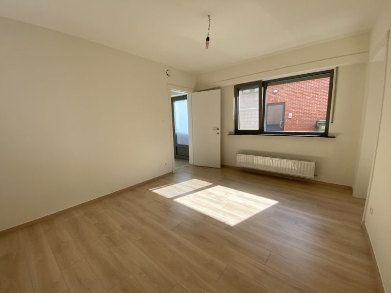 GELIJKVLOERS 2 SLPK. APPARTEMENT (+-90m²) MET GARAGE CENTRUM GEEL foto 11