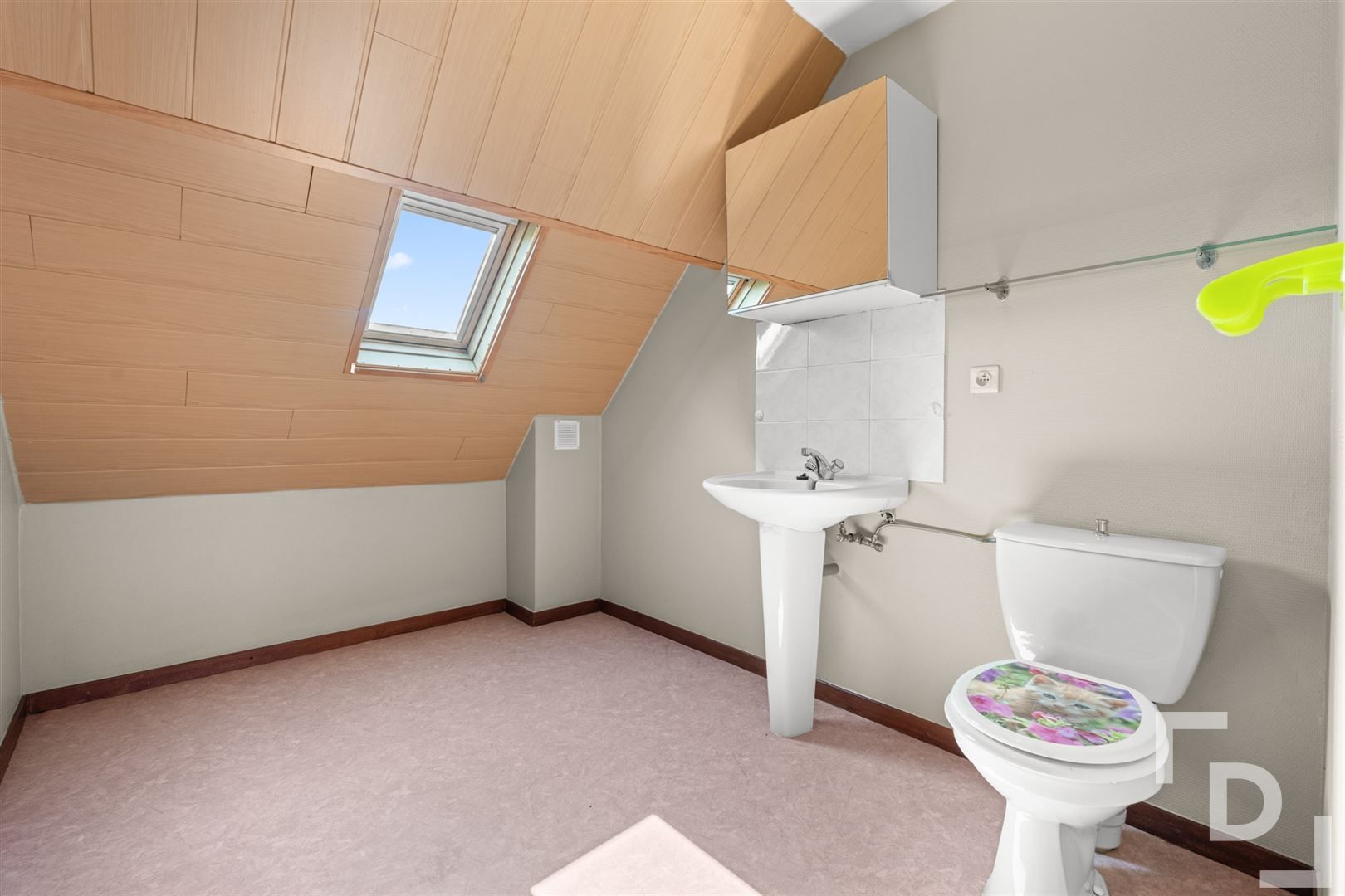 Vrijstaande woning op ruim perceel te koop te Vlamertinge. foto 21