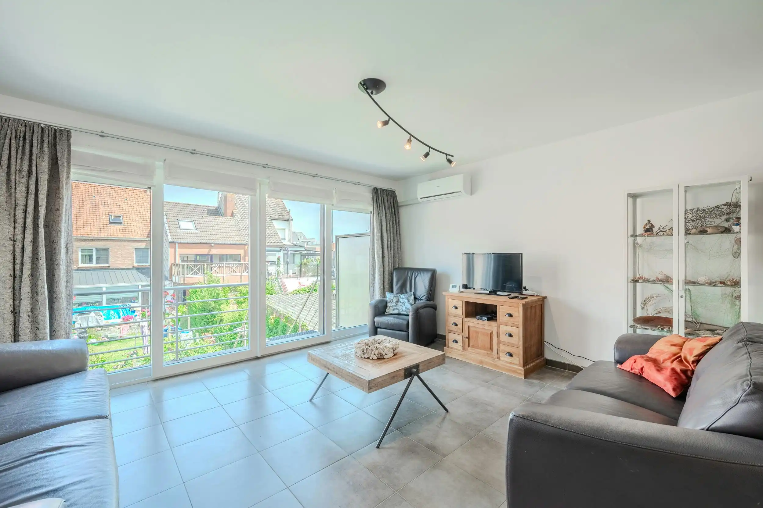 Bel-étage woning met 4 slaapkamers, garage en tuin!  foto 2