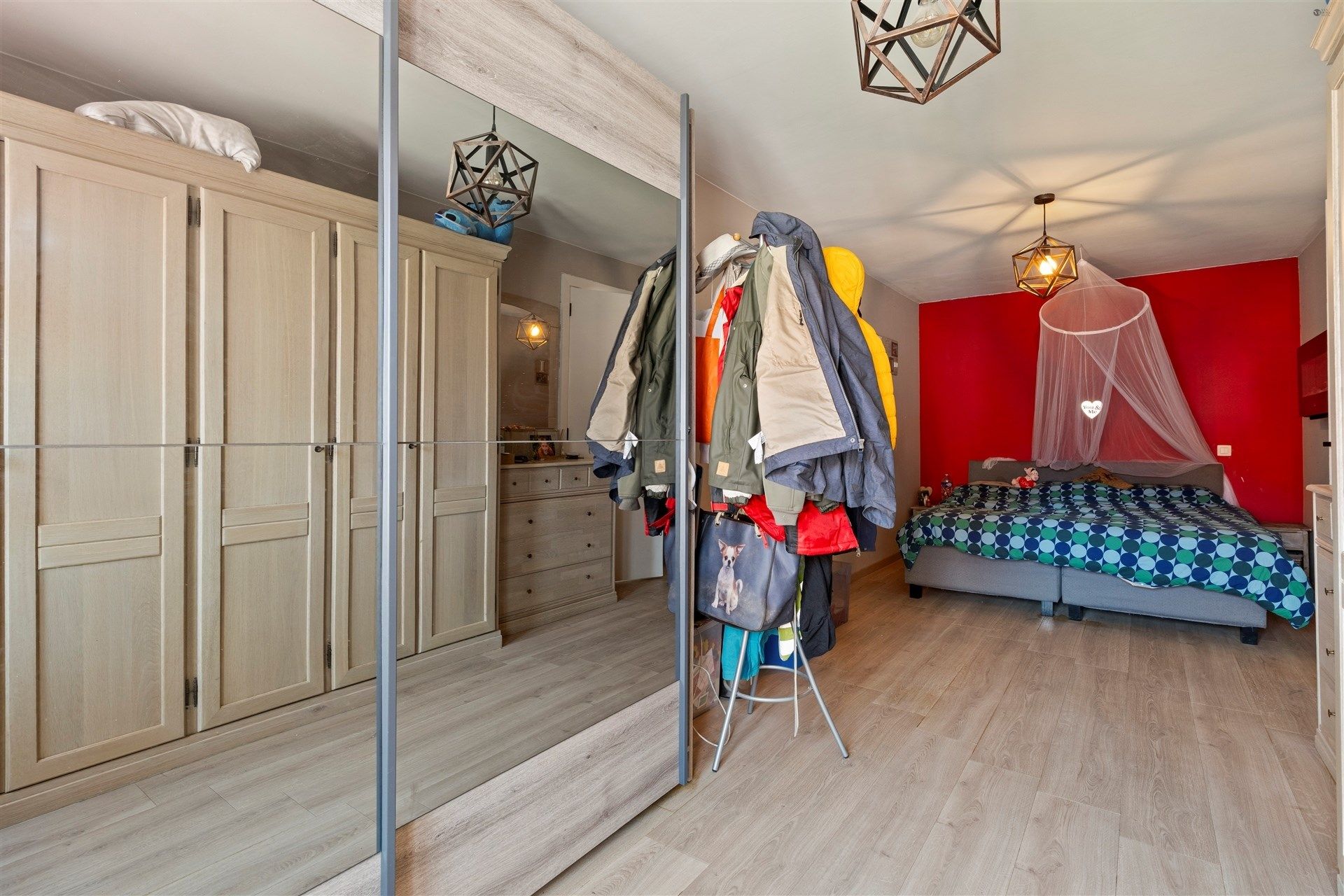 Deels gerenoveerde rijwoning te centrum Stekene foto 11