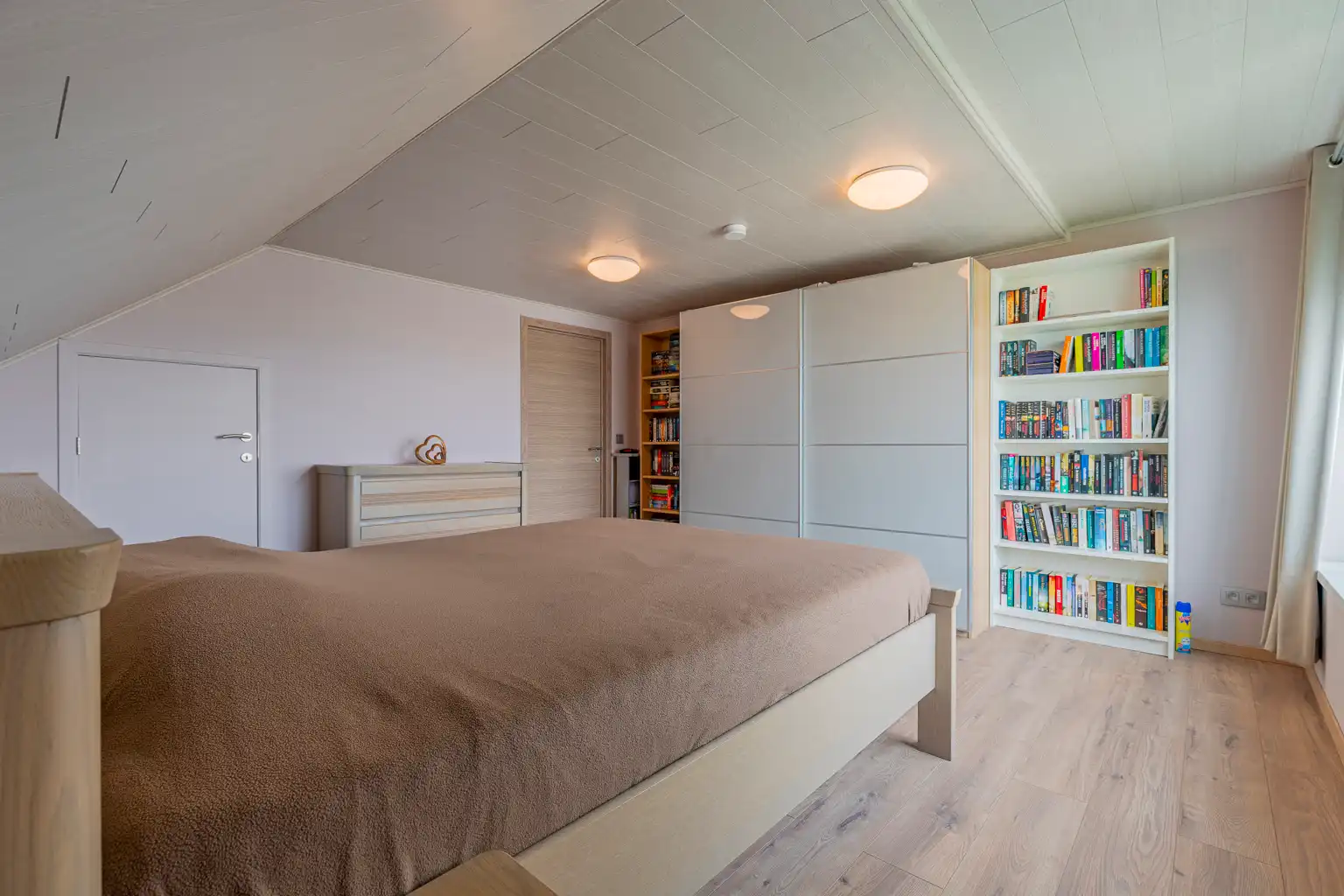 Instapklare gezinswoning met 4 slaapkamers! foto 9