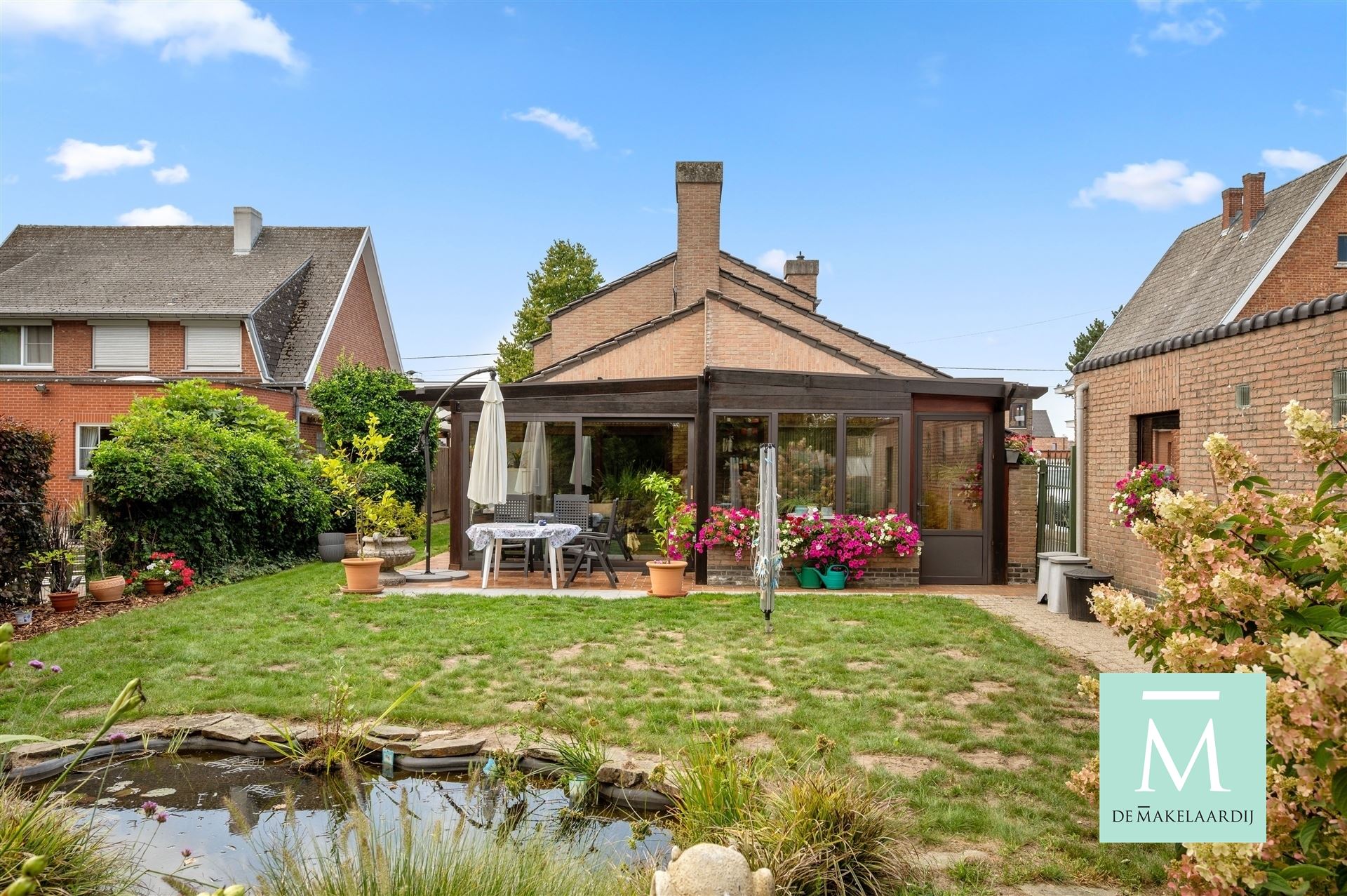 Uitstekend gelegen woning met 3 slaapkamers en garage foto 2