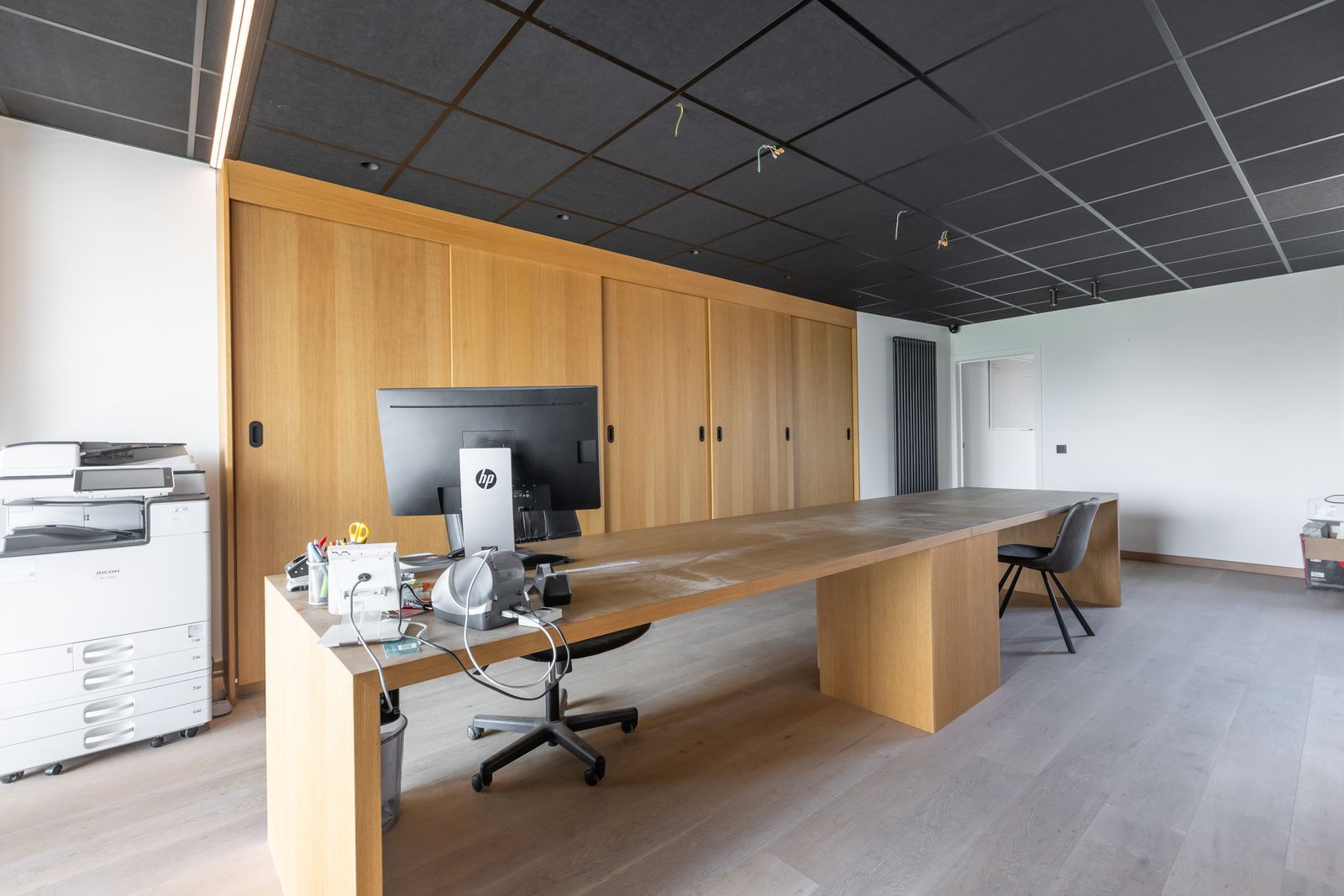 Grote eigendom met winkel, 2 appartement én prachtige loods foto 22