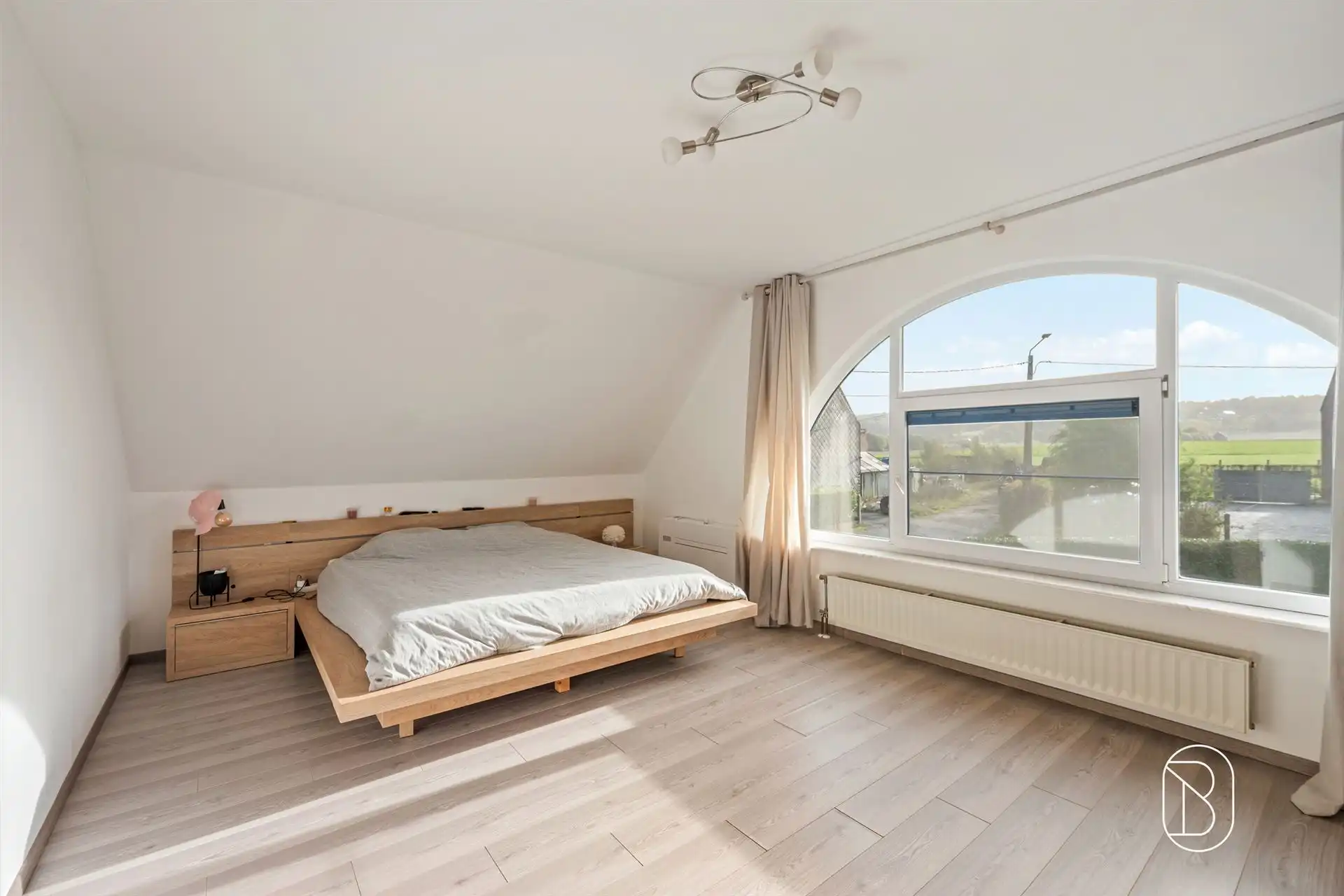 Villa met verwarmd zwembad en 2 garages!  foto 14