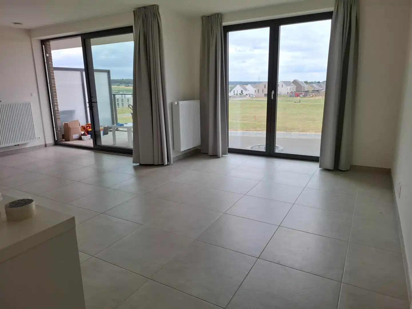 Ruim lichtrijk 3 slaapkamerappartement met terras, parking en berging inbegrepen foto 3