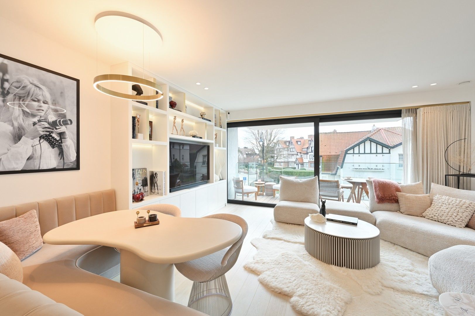 Subliem appartement met zonneterras, genietend van prachtige open zichten op het groen en de villa's van het Zoute. foto 8