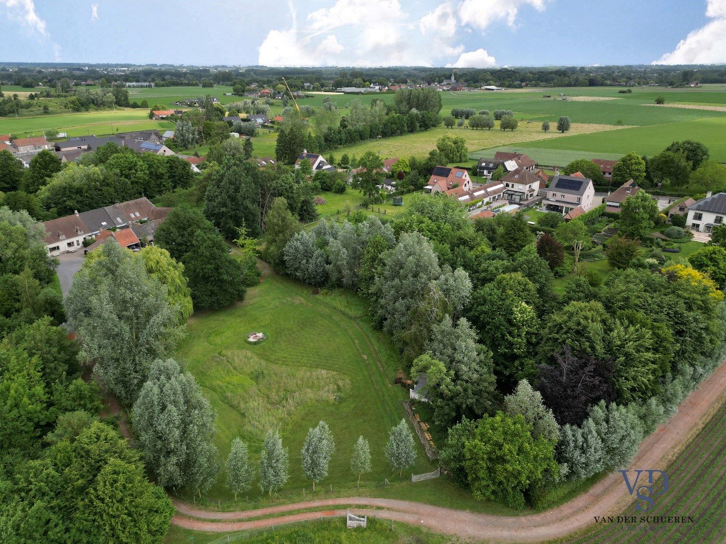 Hoofdfoto van de publicatie: Exceptioneel woning in 't groen.