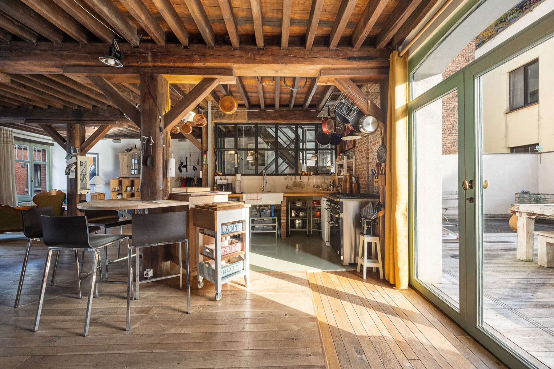 Volledig PAKHUIS in hartje Antwerpen met eindeloos potentieel! foto 8
