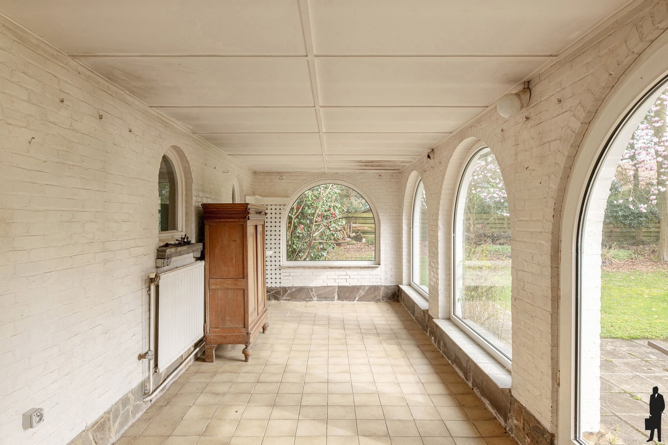 In Vriesdonk, op wandelafstand van de  openluchtschool Sint-Ludgardis gelegen, volledig te renoveren villa op ca. 1.800 m². foto 5