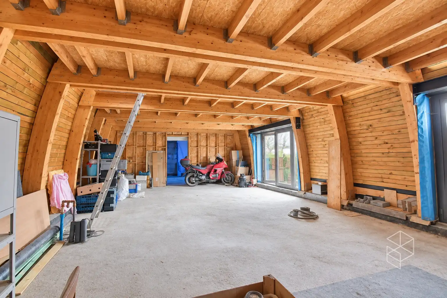 Karaktervolle woning in loftstijl met ruime loods op circa 1117 m² in Assebroek foto 19