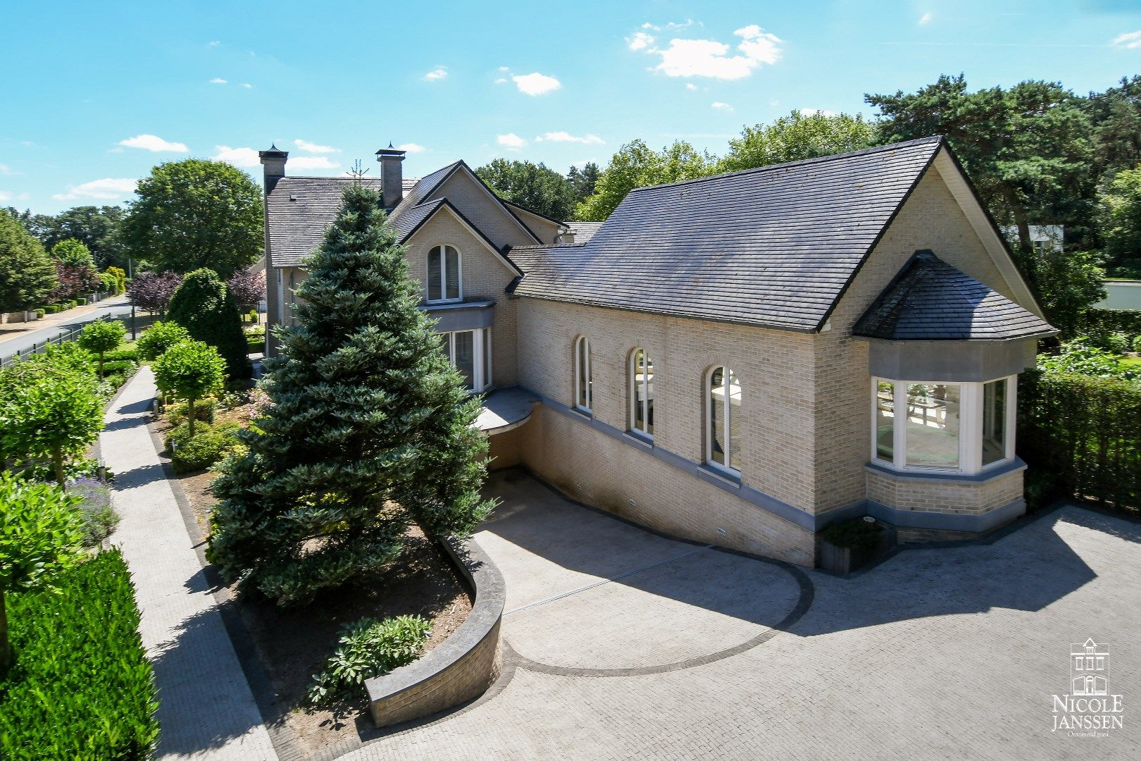 Exclusieve en ruim ingedeelde villa foto 10