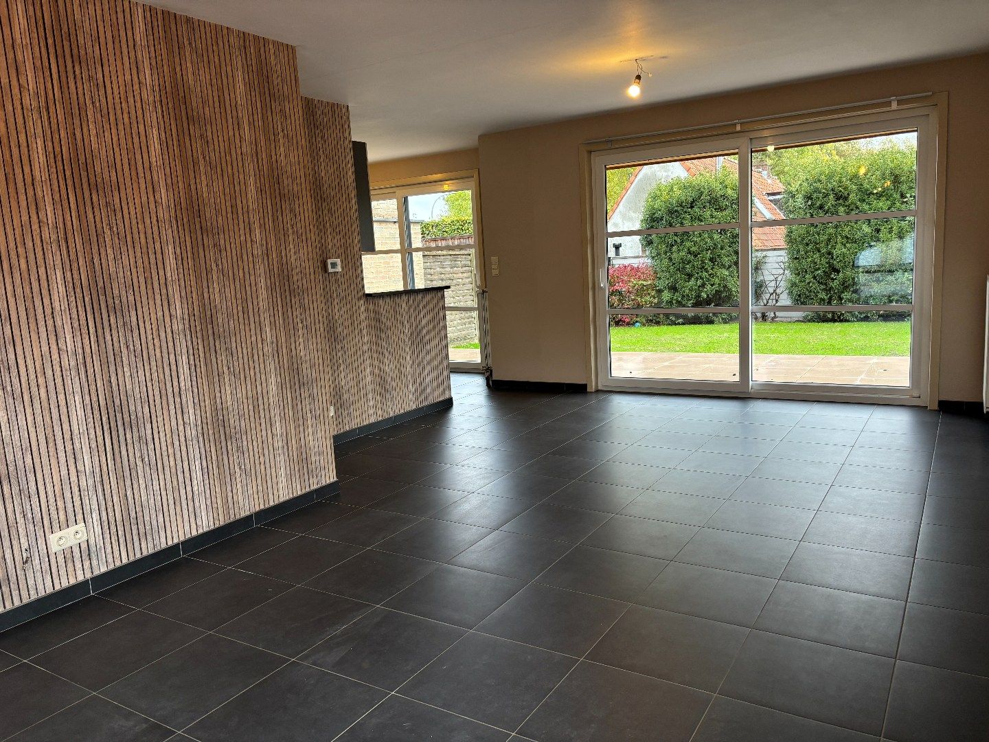 Leuke woning met 3 slaapkamers, garage en tuin! foto 3
