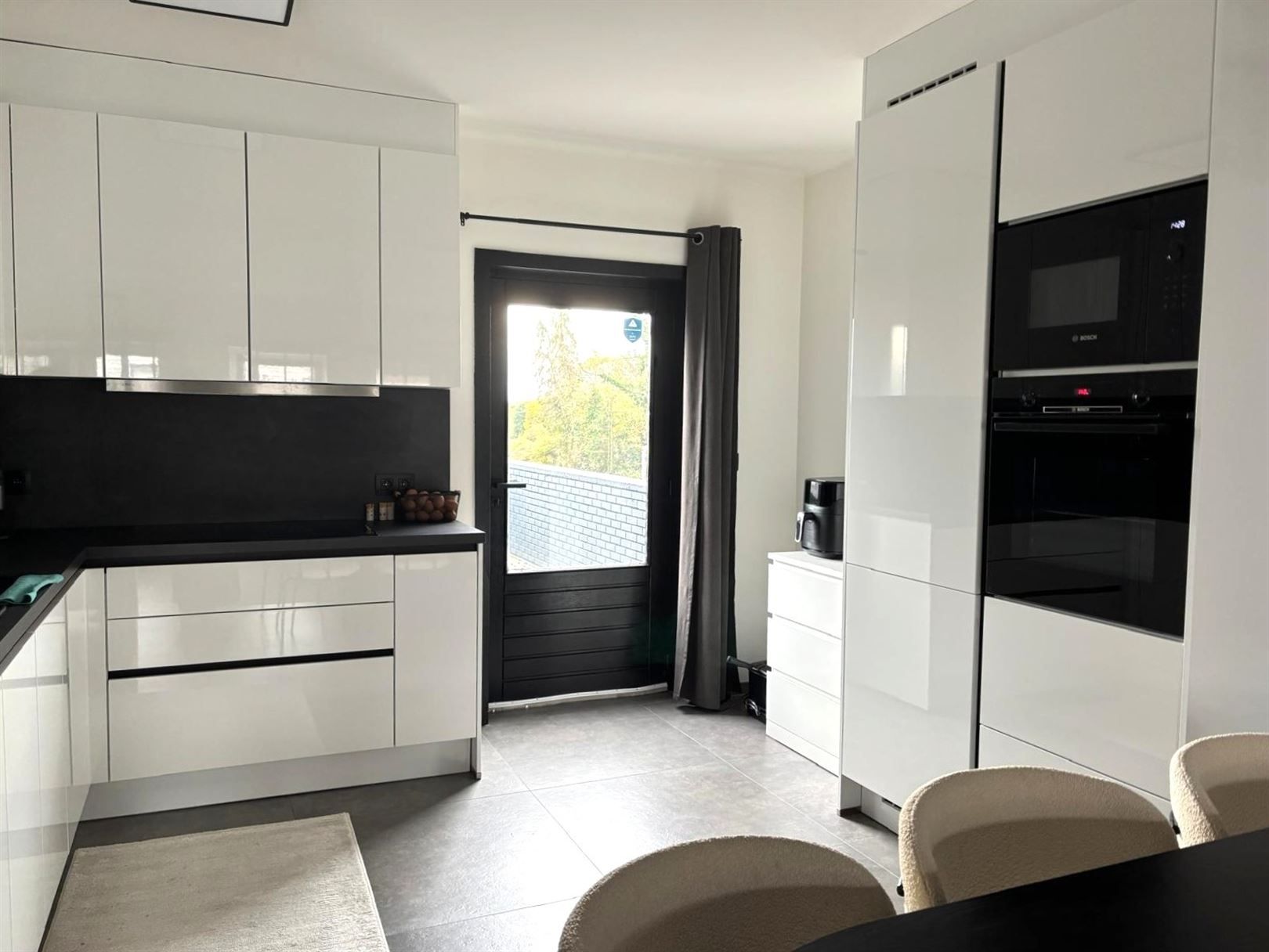 TE HUUR: Duplex-appartement met centrale ligging te Heusden-Zolder!  foto 5