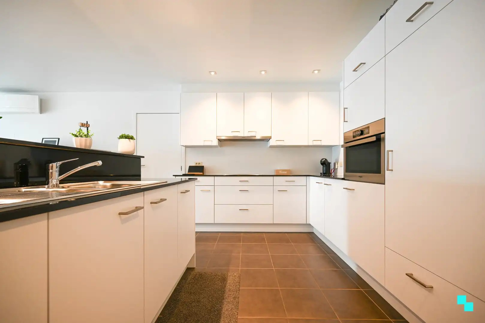 Riant, instapklaar appartement te Kortrijk foto 10