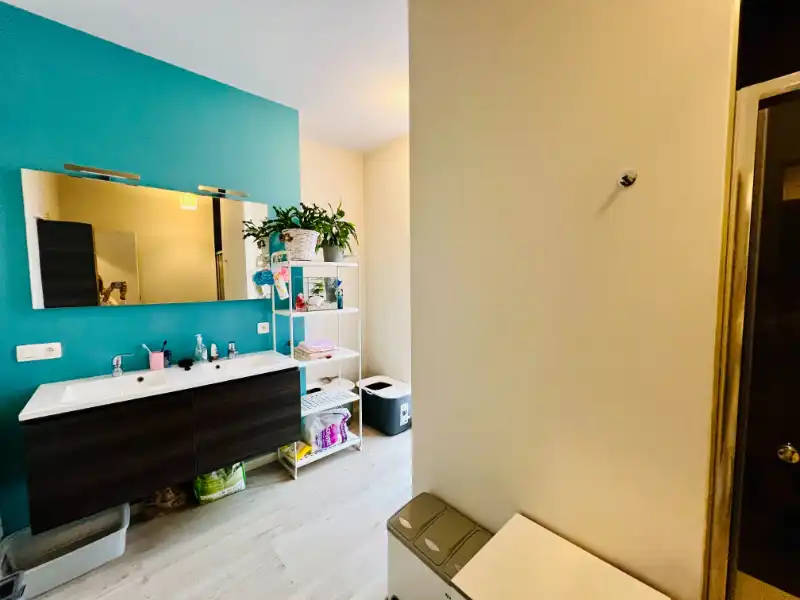 NABIJ STATION GENT SINT PIETERS, GERENOVEERDE RIJWONING MET 2 SLAAPKAMERS foto 8