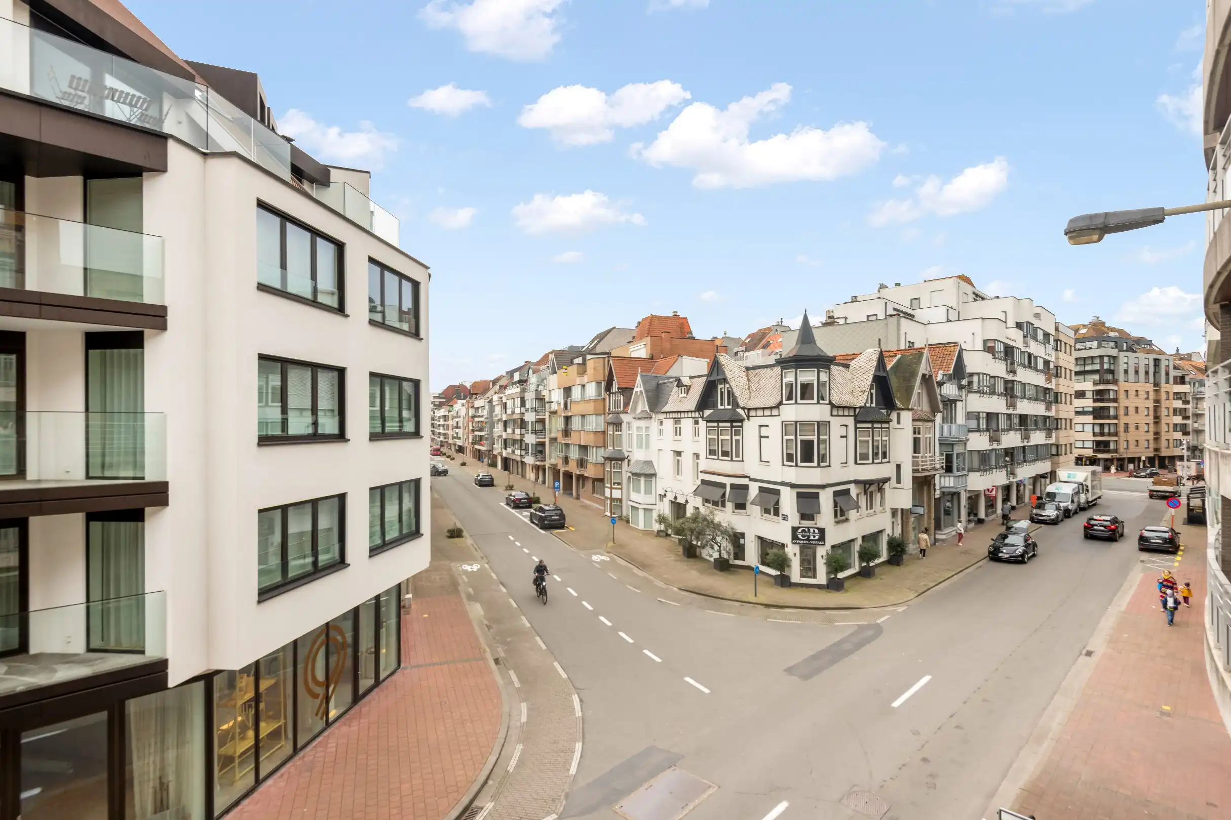 Verzorgd, zuidgericht  gemeubeld appartement gelegen vlakbij de Lippenslaan en de Dumortierlaan foto 17