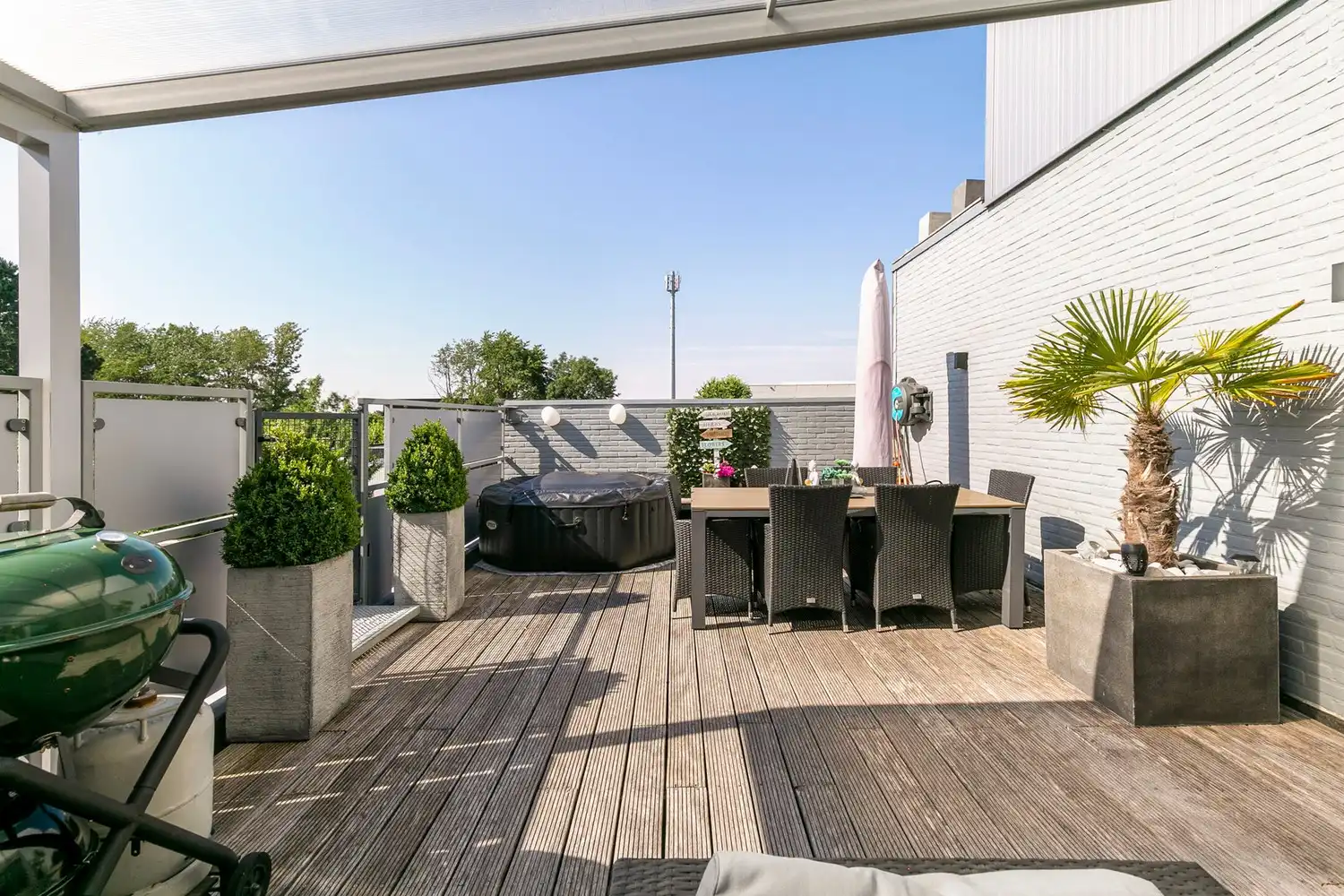 Handelsruimte met luxe duplex-appartement en verhuurde loodsen op het industrieterrein in Lanaken foto 46