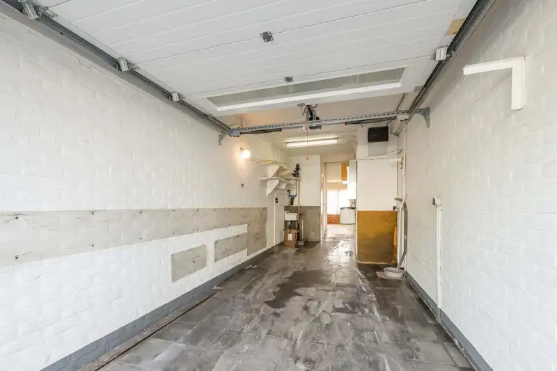 Kloeke te renoveren stadswoning met 4 slaapkamers, inpandige garage in centrum Kortrijk TE KOOP foto 11