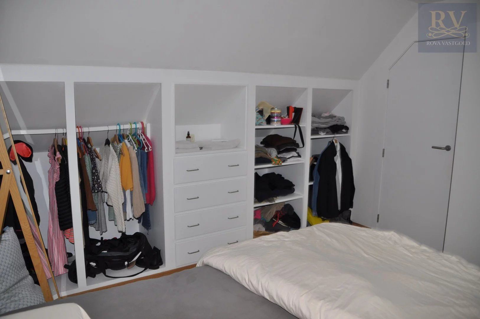 INSTAPKLAAR EN GEZELLIG DUPLEX-APPARTEMENT MET 2 SLPK'S NABIJ CENTRUM HASSELT foto 14