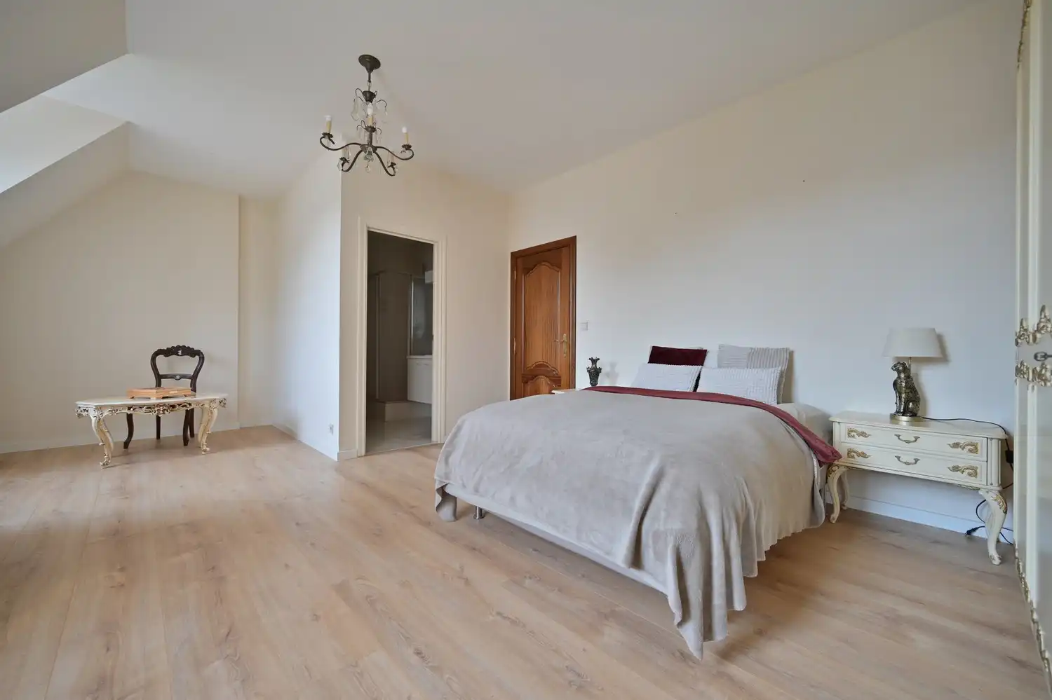 Magnifieke kasteelvilla met binnenzwembad, uniek gelegen in villawijk “Goudkust”, omringd door natuur, rust en optimale privacy foto 36