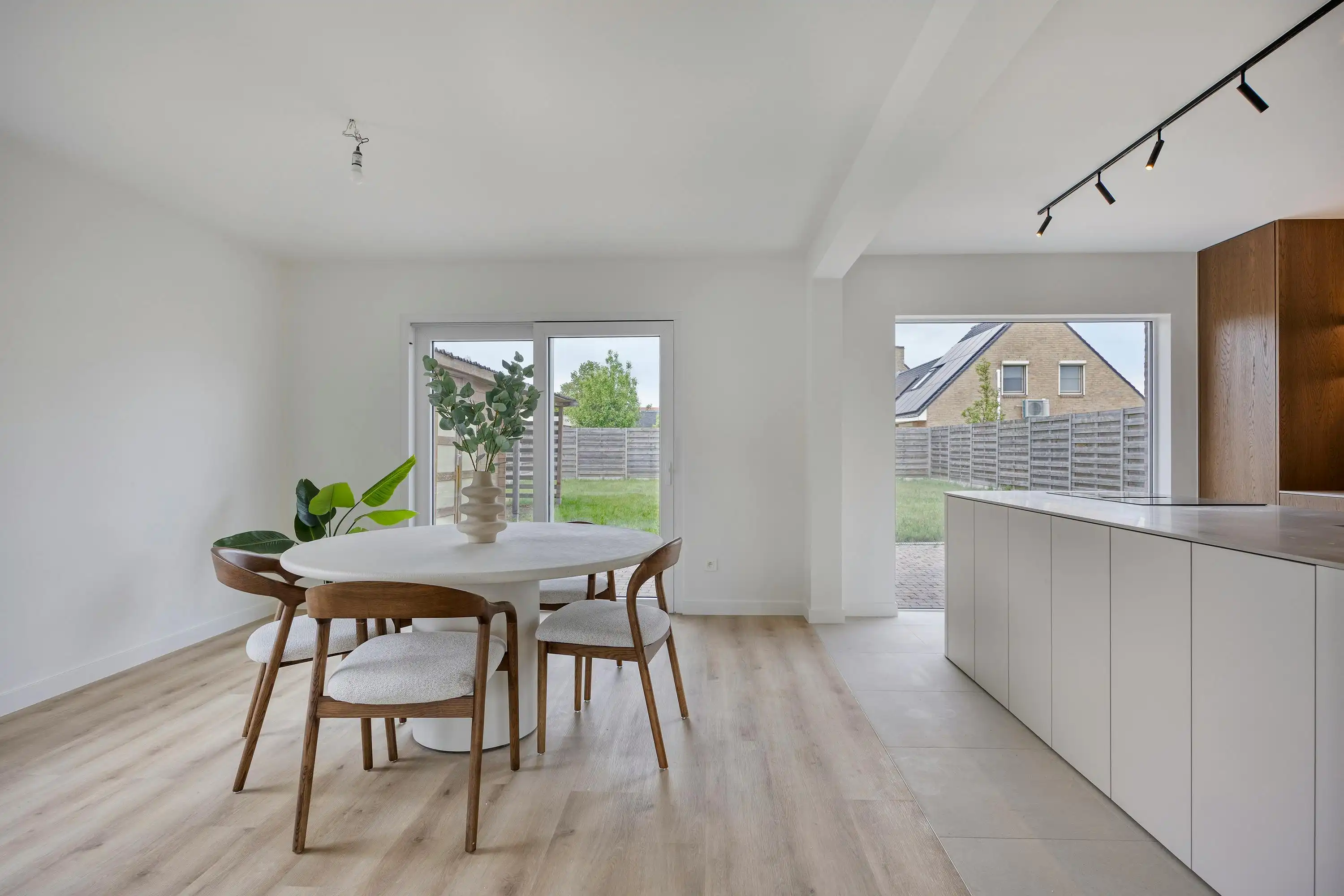 Recent gerenoveerd huis met 3 kamers te koop in Deerlijk foto 8