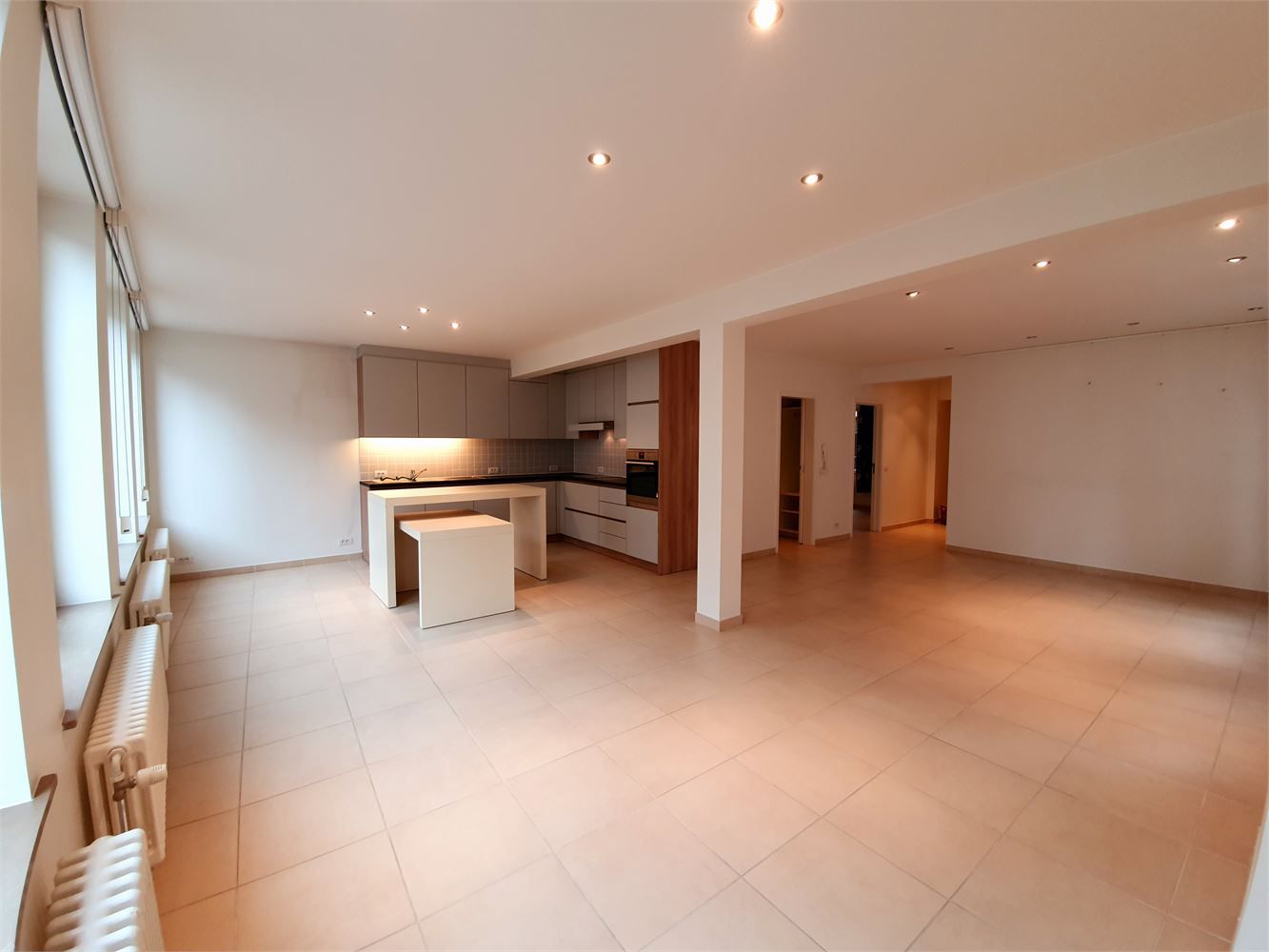 Hartje Brugge Groot lichtrijk modern appartement , alle luxe , 2 slaapkamerss en lift. foto 2