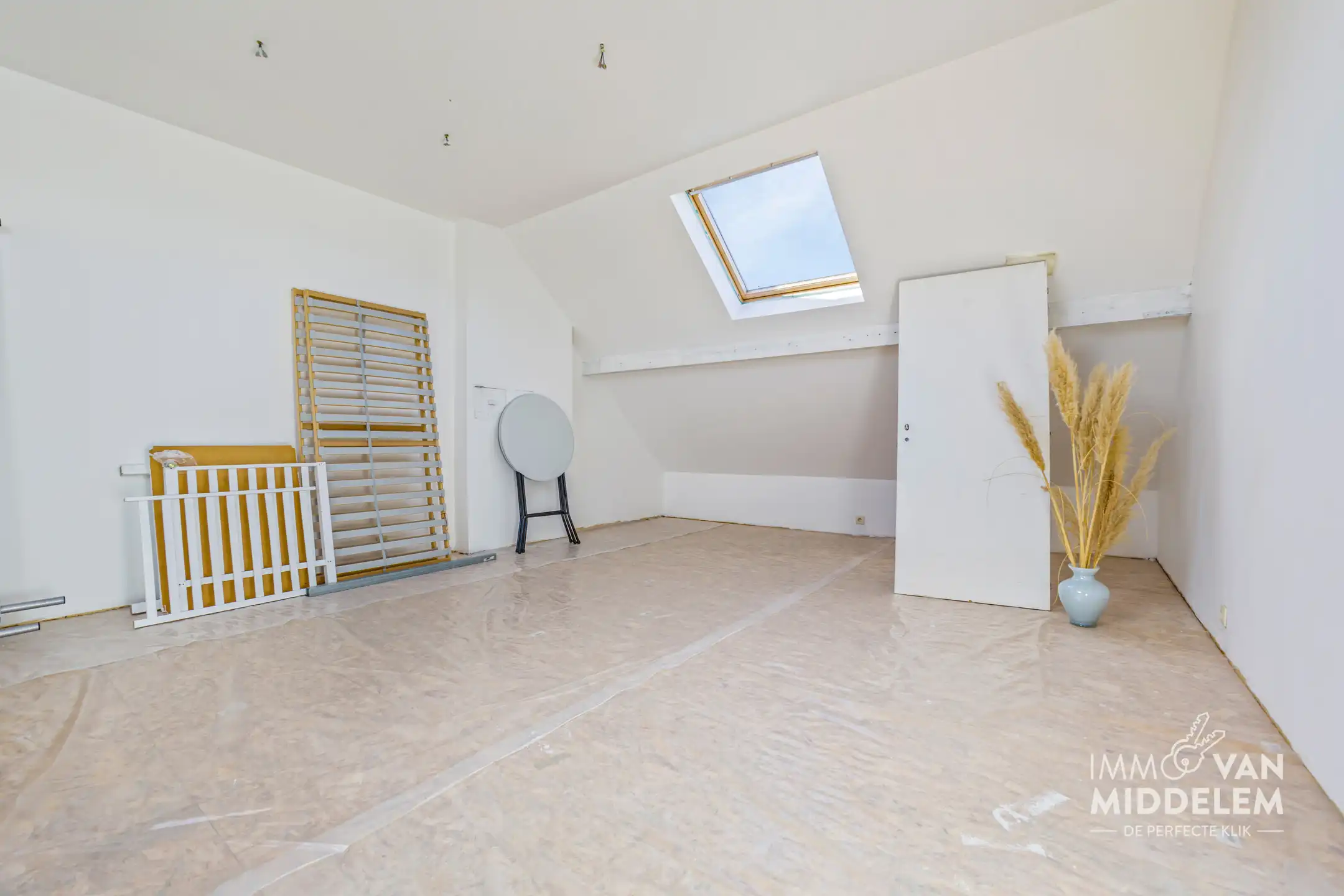 INSTAPKLARE WONING MET 4 KAMERS, TUIN EN GARAGE foto 12