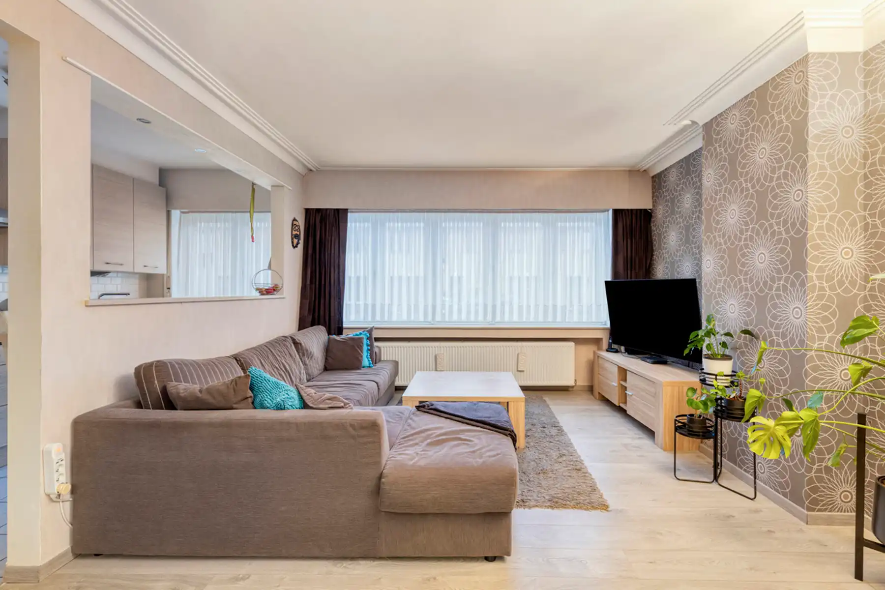 Leemans Immobiliën biedt u dit instapklare gelijkvloers appartement aan, gelegen op een uitstekende centrale locatie in het hart van Zellik foto 5