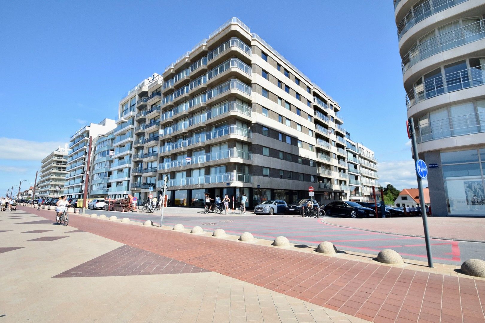 Fantastisch gerenoveerd appartement met adembenemend zeezicht op de zeedijk. foto 7