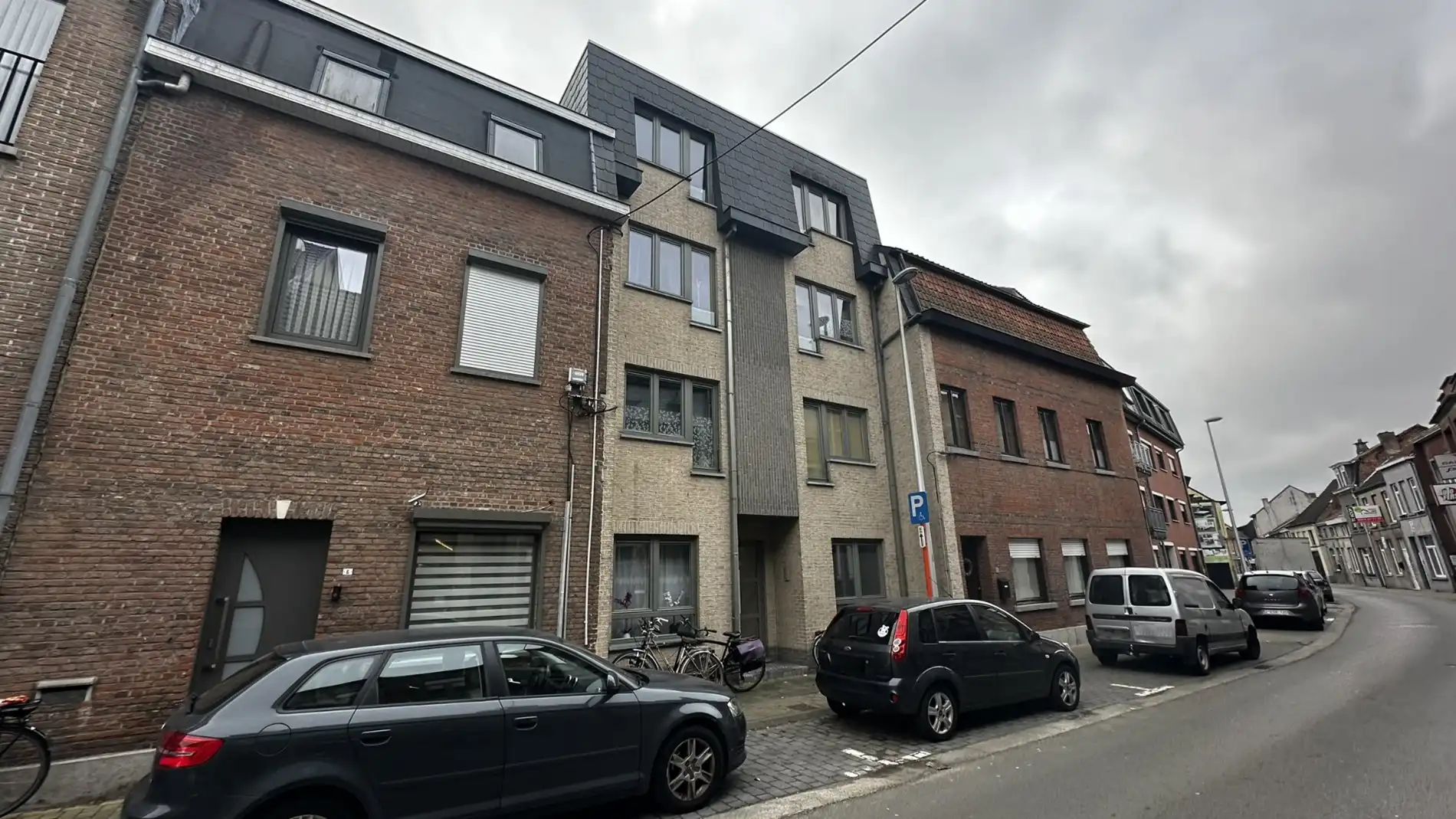 Studio op het gelijkvloers in het centrum van Lokeren foto {{pictureIndex}}