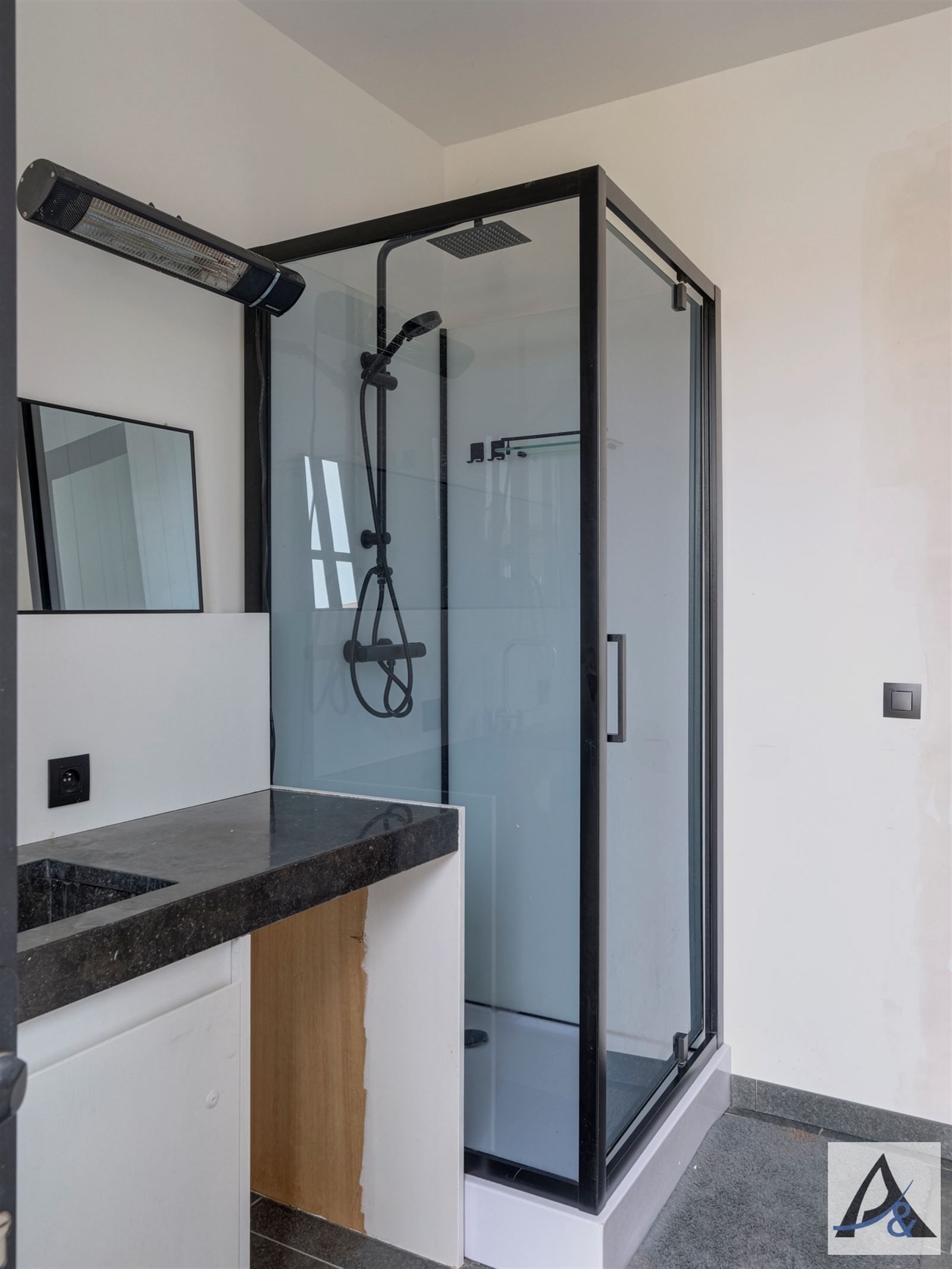 Totaal gerenoveerde, instapklare gezinswoning te koop in het hart van Munsterbilzen! foto 19