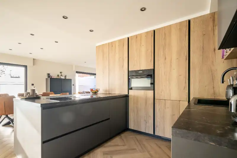 Gerenoveerde halfopen woning met ruime tuin. foto 9