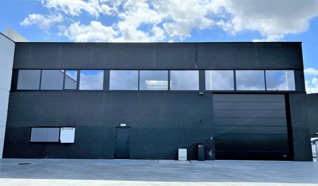 Recent magazijn te huur in industriepark De Nest te Evergem foto {{pictureIndex}}
