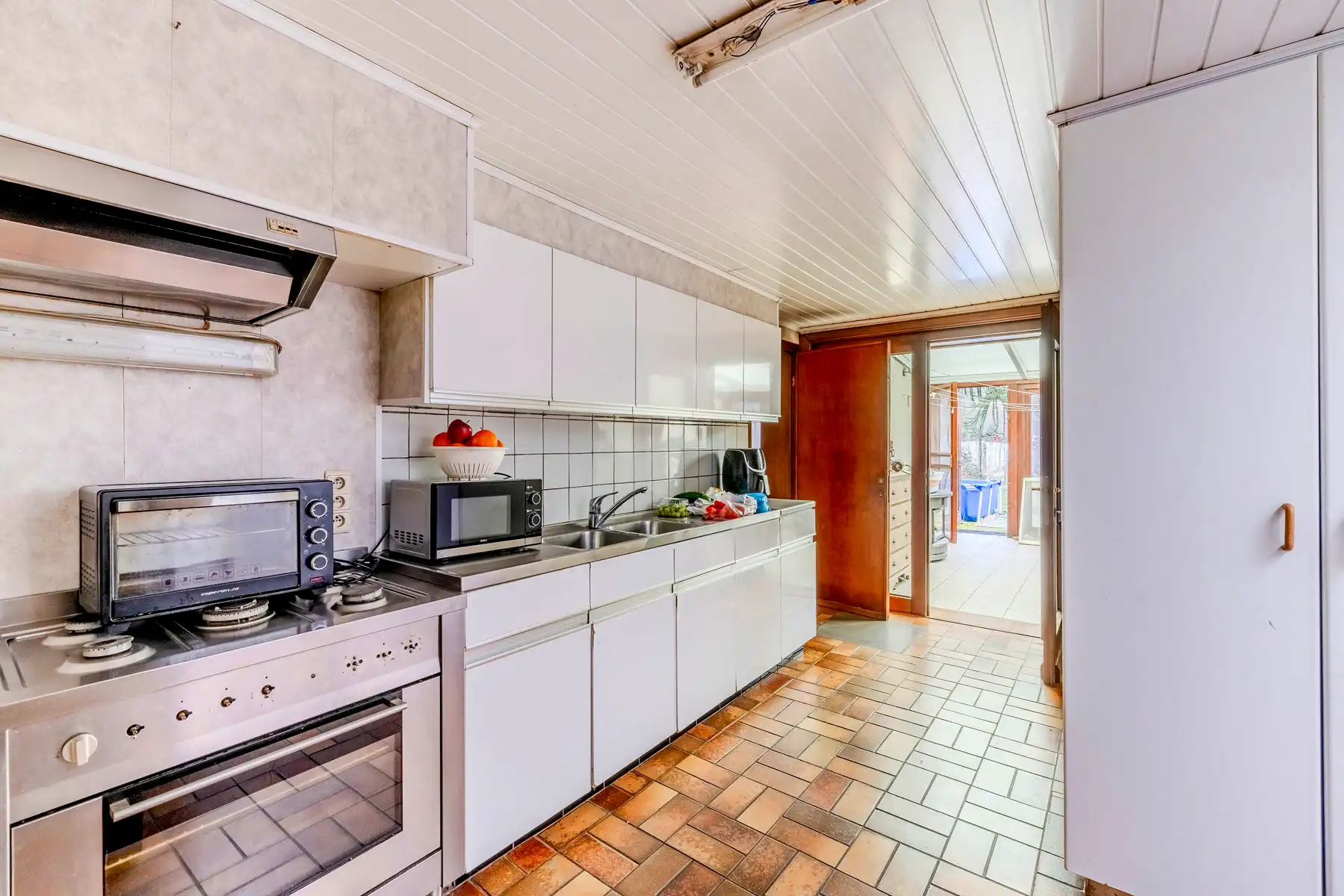 HOB met 3/4 slpk, voor- en zijdeur, garage en tuin op 702m² foto 14