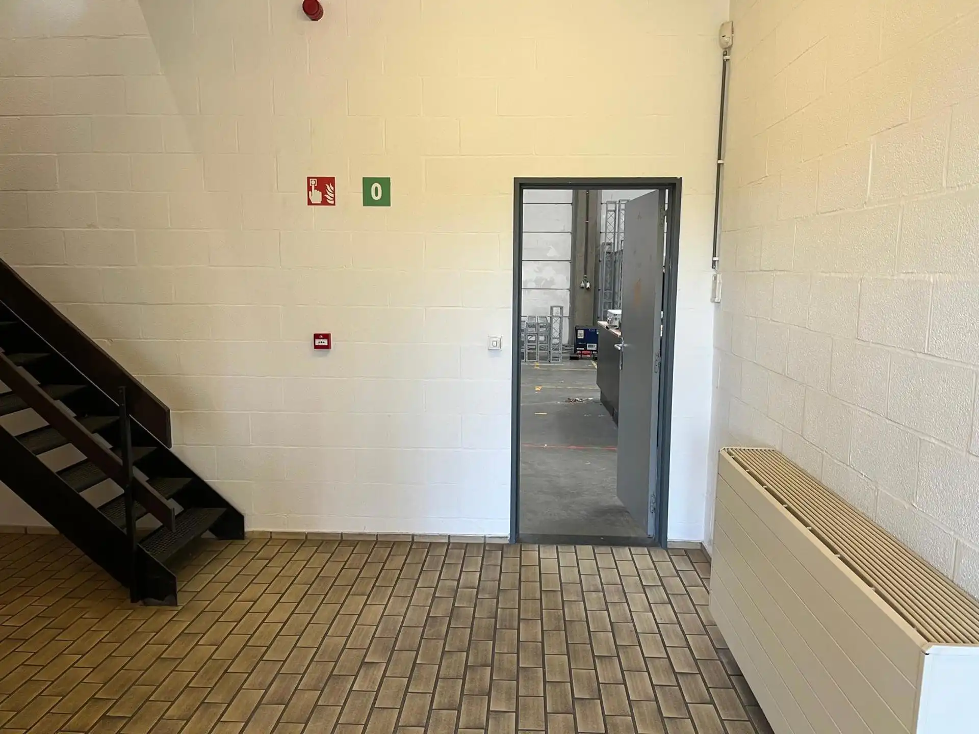 Magazijn 612m² met klein kantoor  72m² te Kontich foto 9