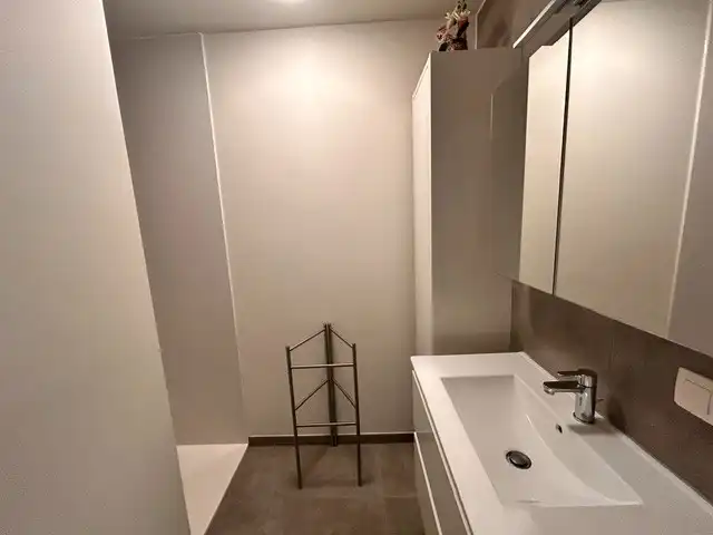Prachtig  hoek-appartement op de tweede verdieping met 2 slaapkamers in hartje Bilzen foto 10