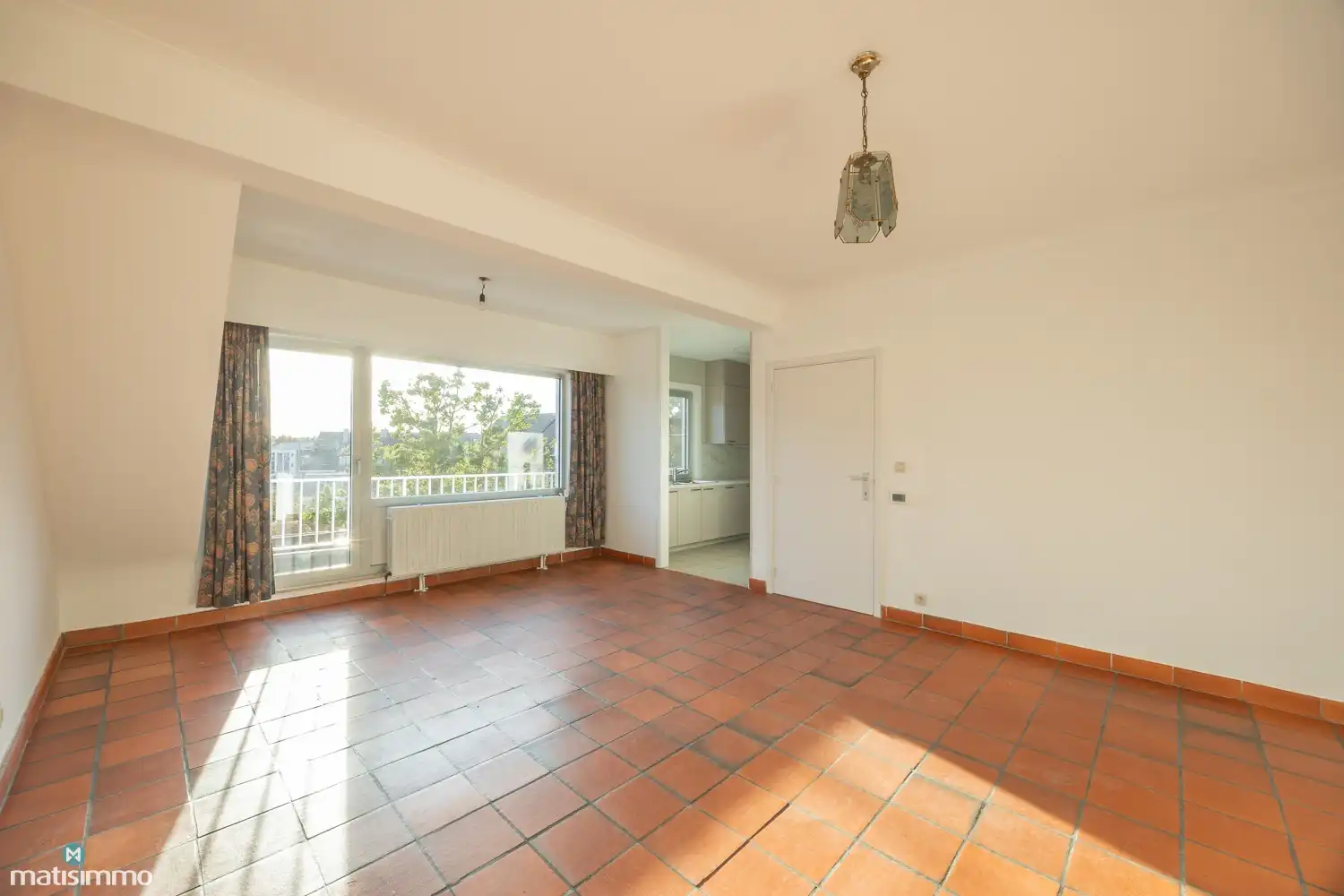 VERZORGD APPARTEMENT MET 2 SLAAPKAMERS, TERRAS EN AUTOSTAANPLAATS NABIJ HET CENTRUM VAN BILZEN foto 5