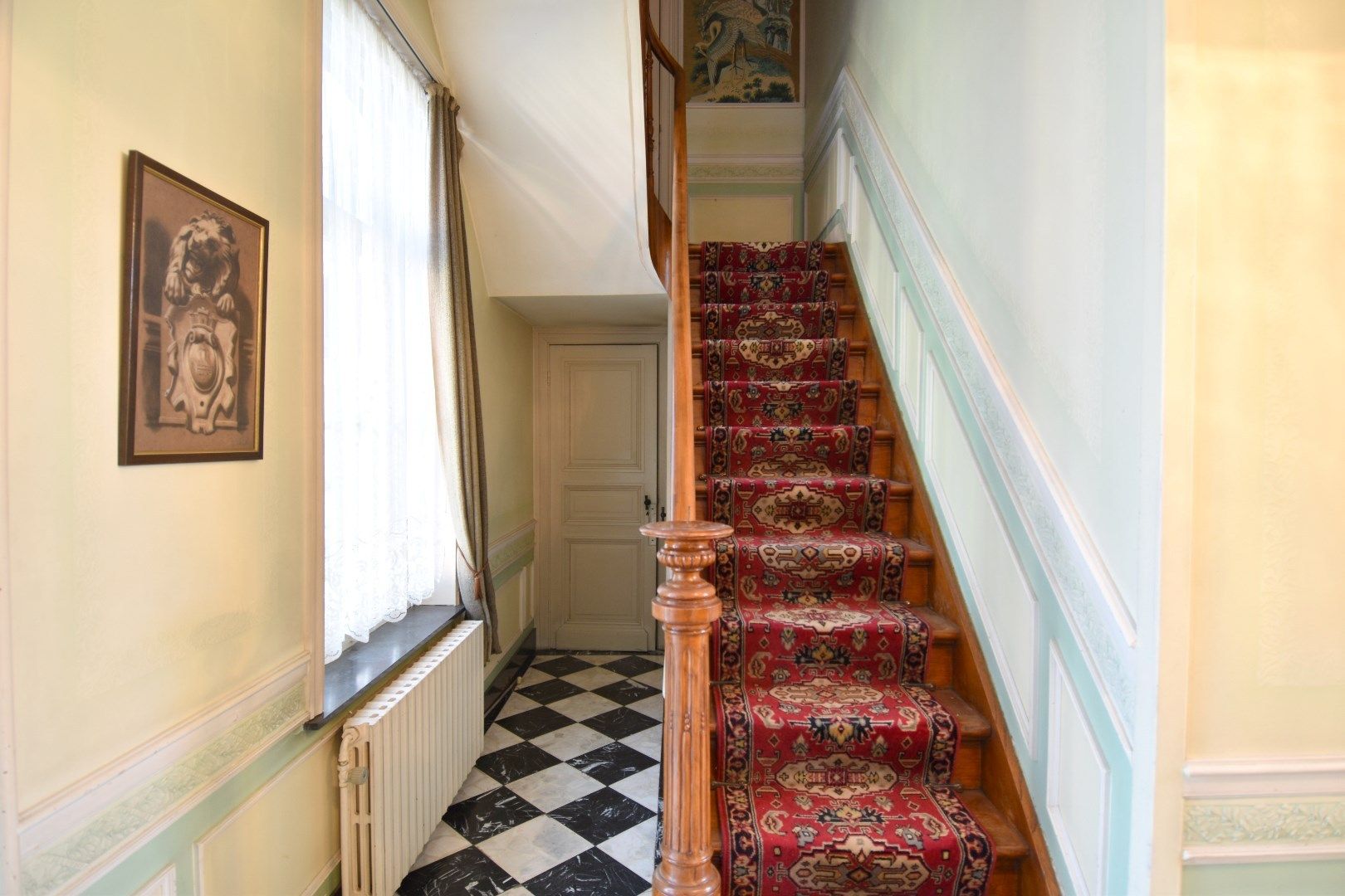 Karaktervolle burgerwoning met 3 slaapkamers, 2 garages en een mooi stukje tuin te koop in Rollegem foto 14