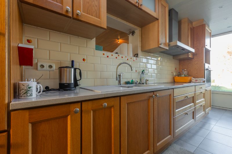 Te moderniseren halfopen bebouwing met 3 slaapkamers (5 mogelijk), garage en tuin met open zicht op weiland. foto 8