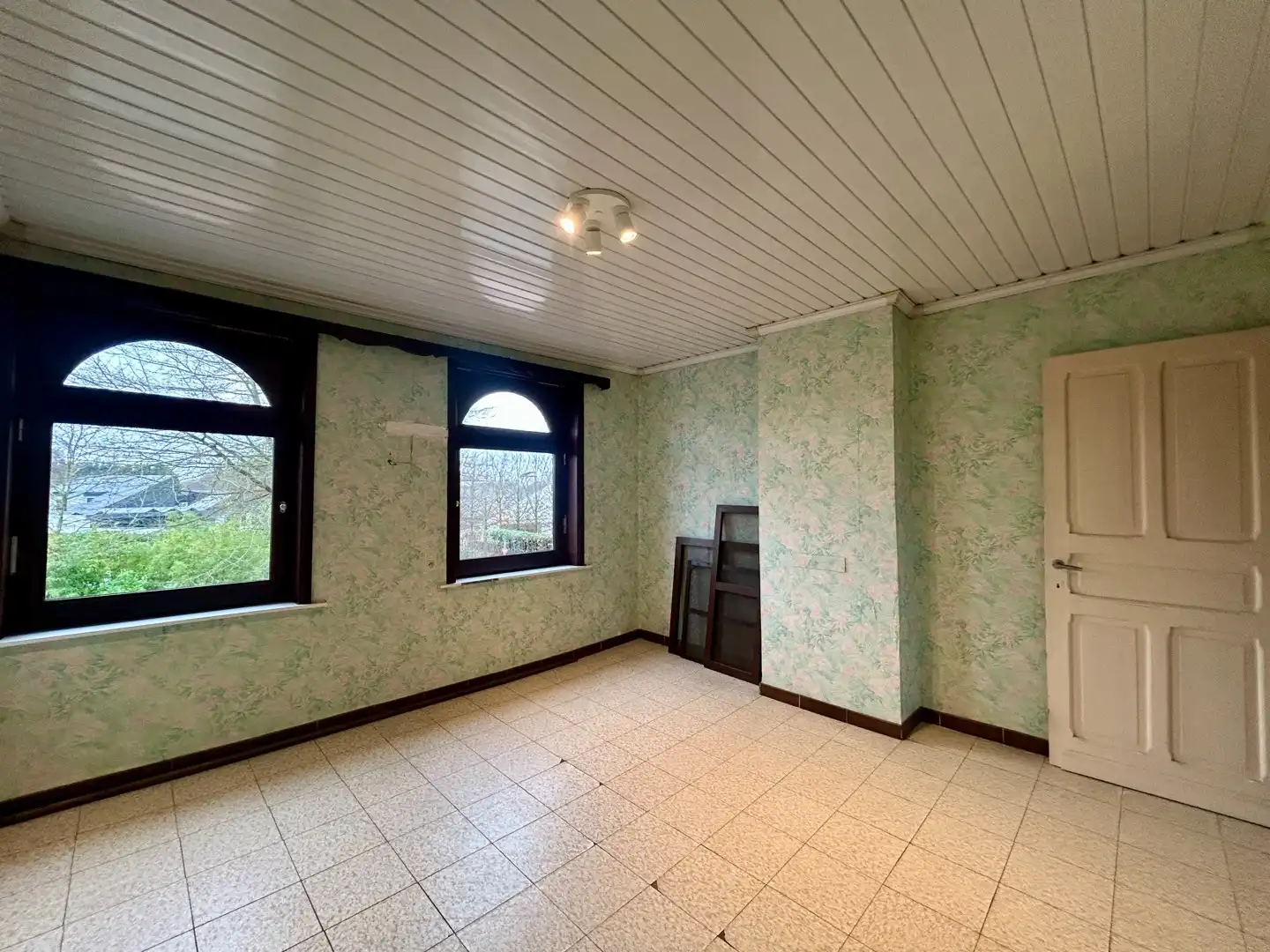 Karaktervolle rijwoning met tuin en garage te Izegem! foto 21