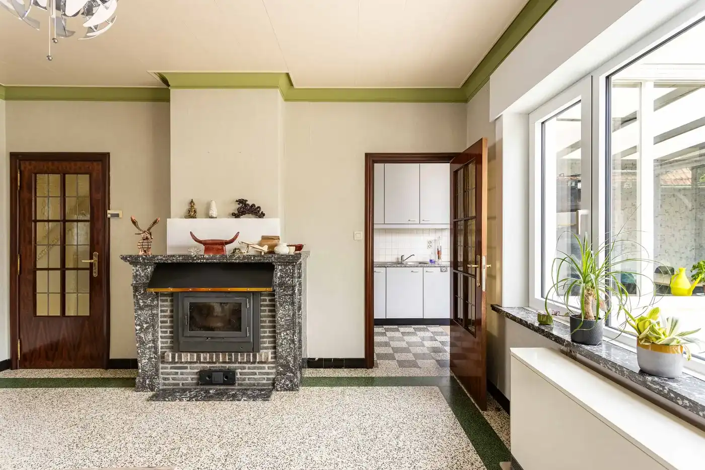 Welkom in deze toffe ruime gezinswoning op een toplocatie in Zwevegem!  foto 6