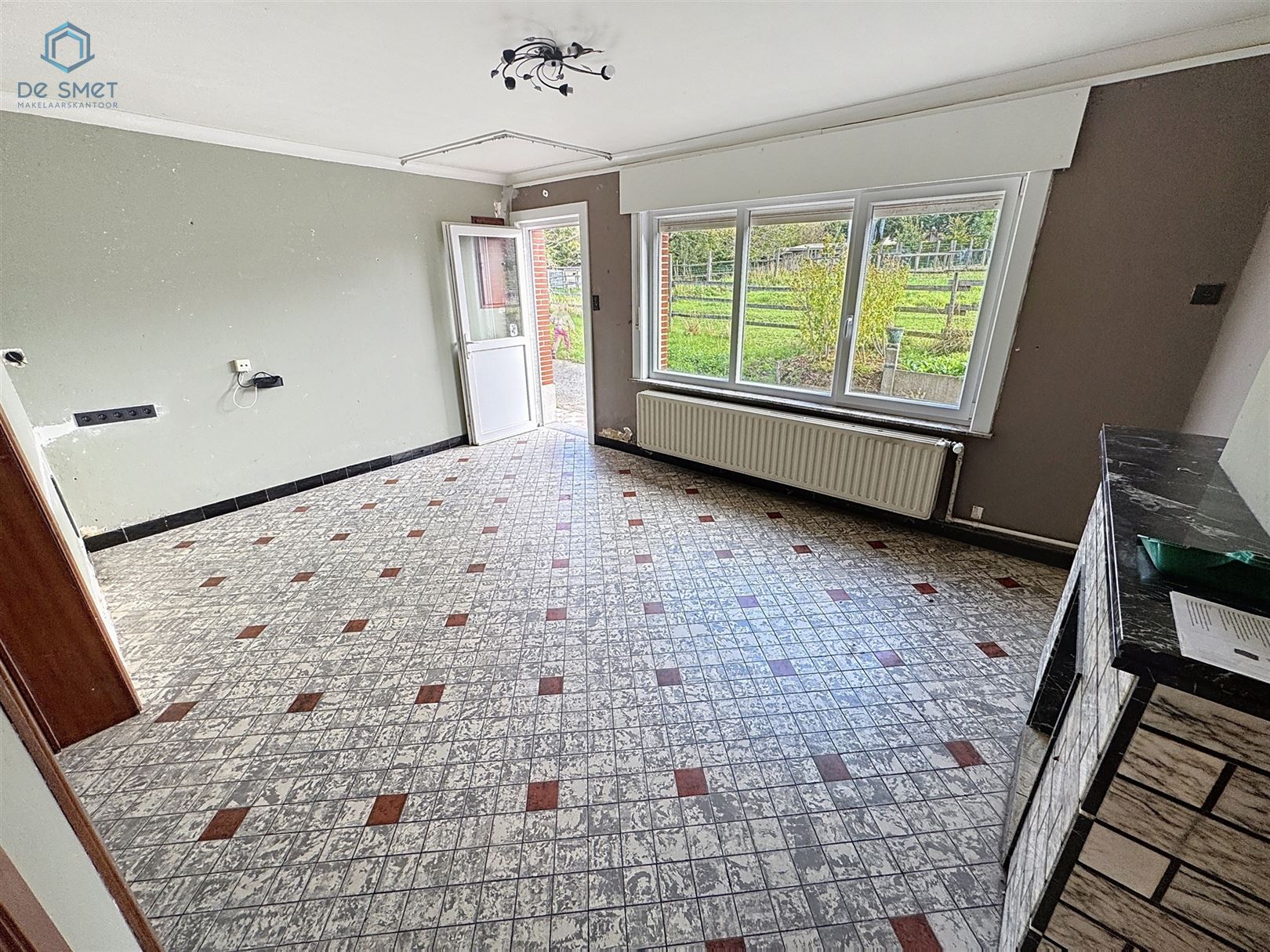 Te koop: Op te frissen gezinswoning met 3 slaapkamers, garage en tuin geen renovatieplicht! foto 5