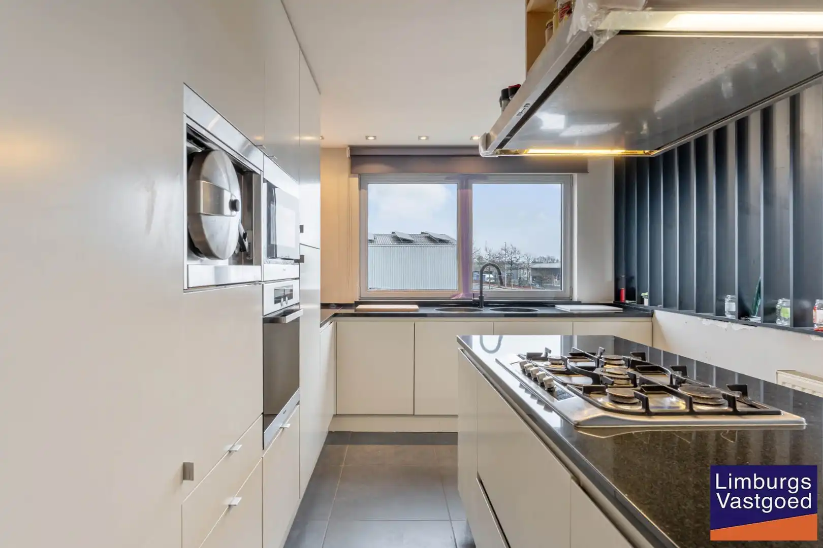 Industrieel gebouw,1.696m², met kantoren 120m² + appartement 120m², Genk-Zuid foto 26