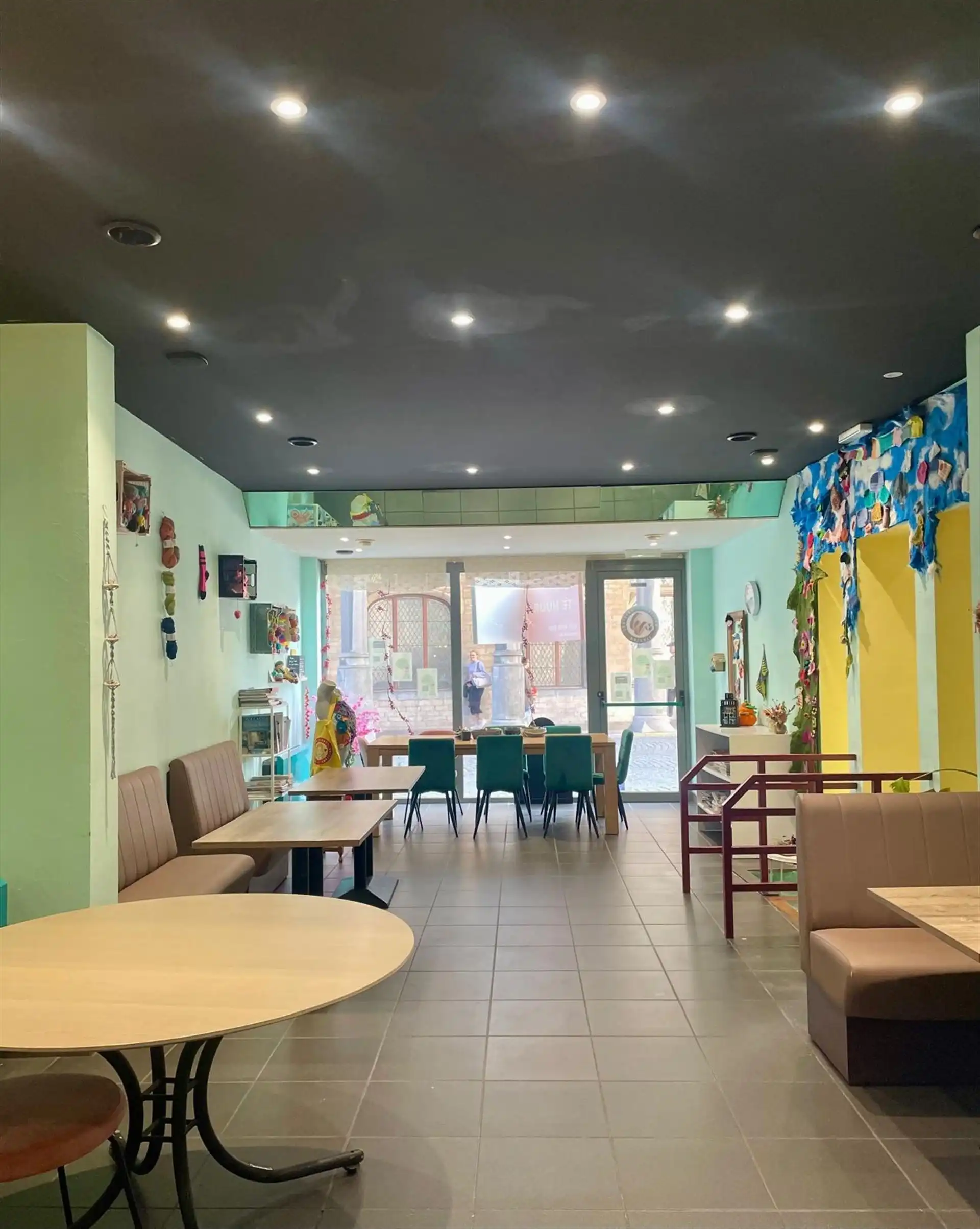 Handelspand met grote etalage op een toplocatie aan de Grote Markt te Mechelen! foto 5