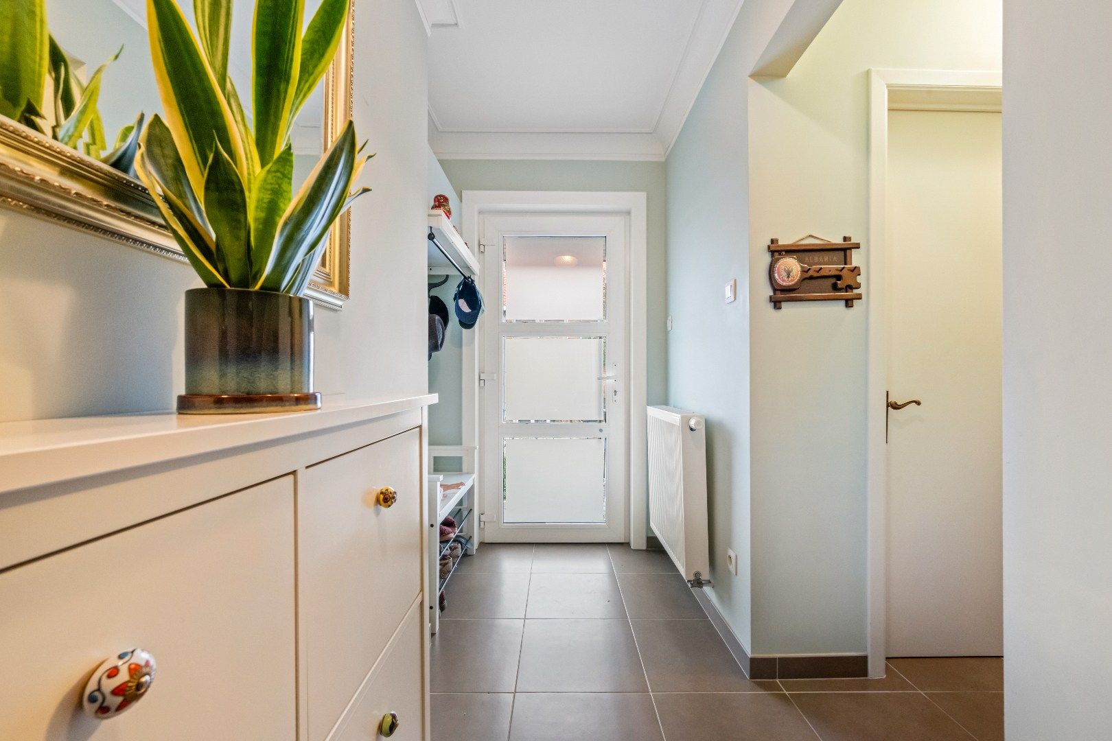 Goed gelegen gerenoveerd woonhuis foto 4