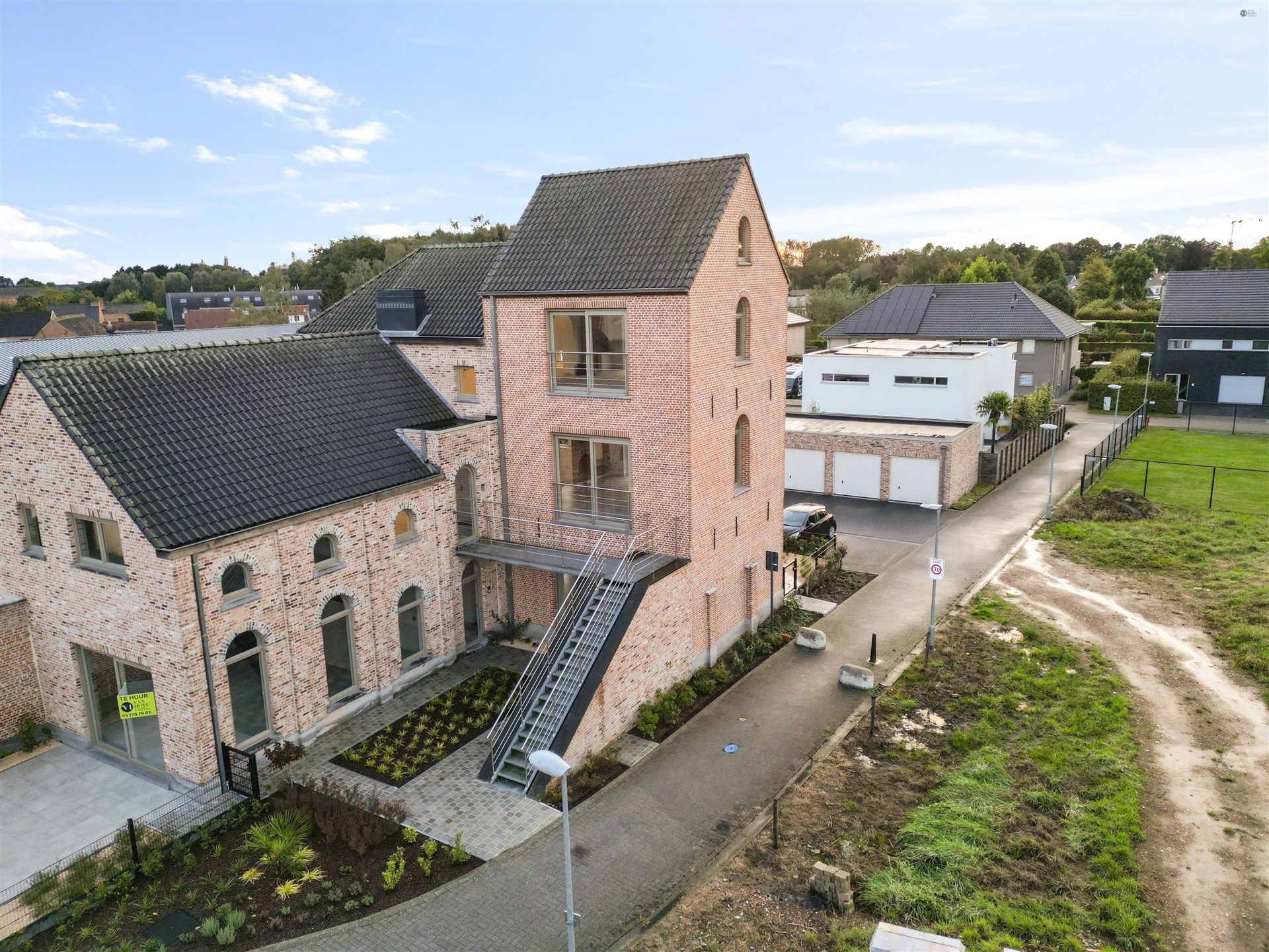 Uniek dakappartement met 2 slaapkamers foto 4