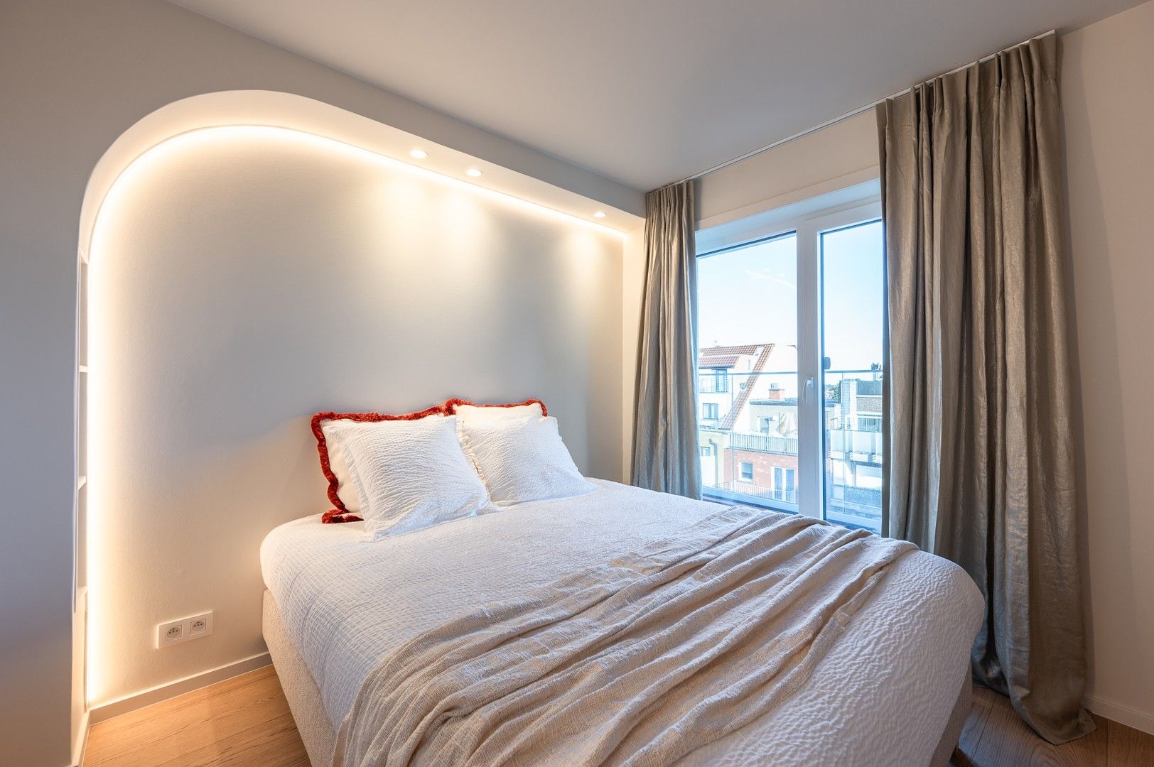 Fantastisch gerenoveerd appartement, centraal gelegen te Knokke op enkele stappen van de zee. foto 18