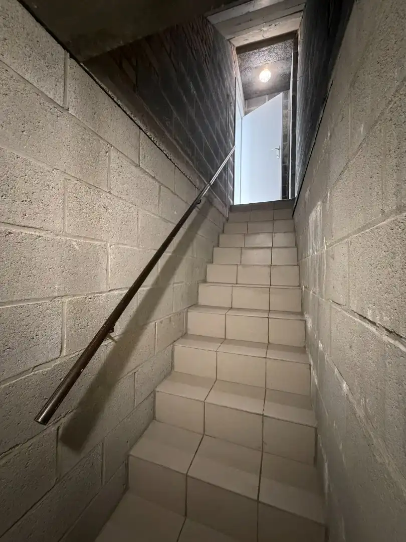 Netjes gerenoveerd 1-slaapkamer appartement met ruime kelder en inpandige garage foto 23