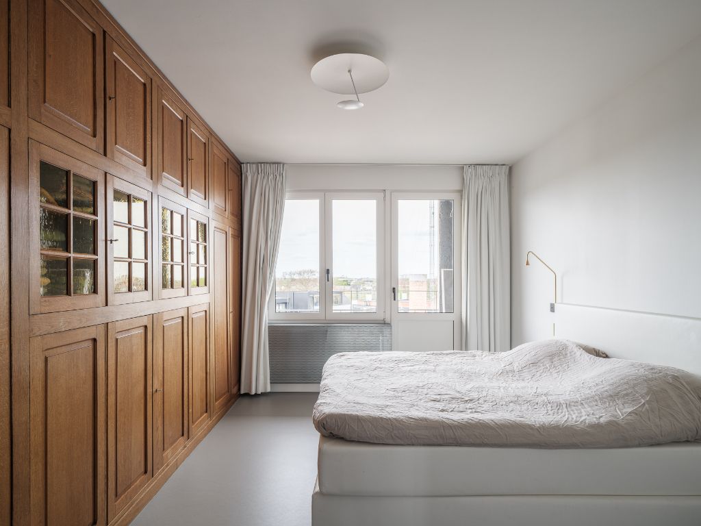 Omgeving Sint-Pietersstation. Stijlvol en architecturaal gerenoveerd appartement met 2 volwaardige slaapkamers, privatieve staanplaats en een zonnig terras. foto 13
